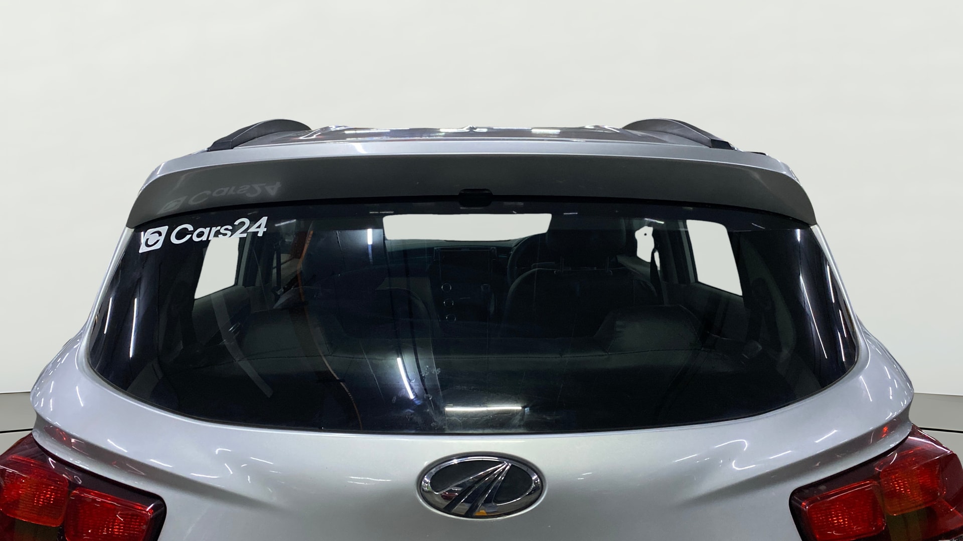 View 2017 Mahindra KUV100 K4 Plus Petrol 5 Seater BS IV Image 3 Used 2017 Mahindra KUV100 K4 Plus Petrol 5 Seater BS IV Image 3