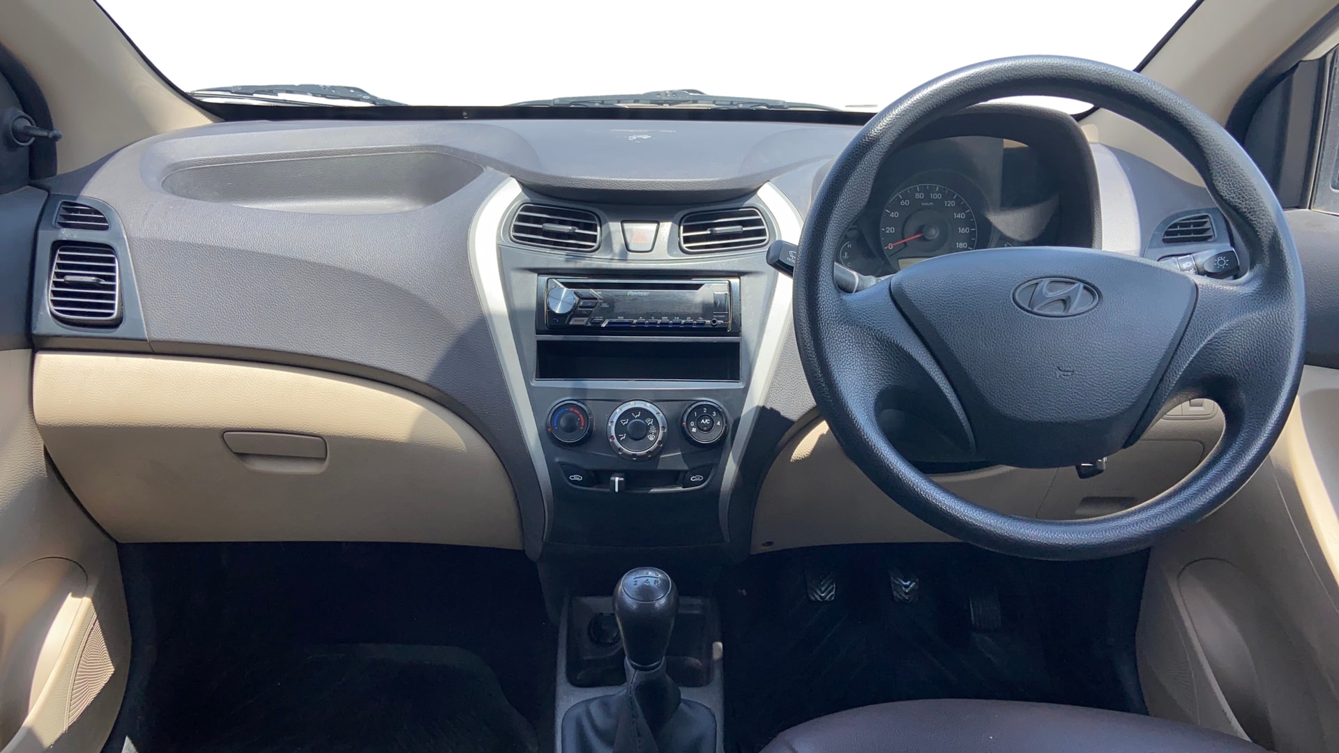 View 2018 Hyundai EON Era Plus Image 15 Used 2018 Hyundai EON Era Plus Image 15