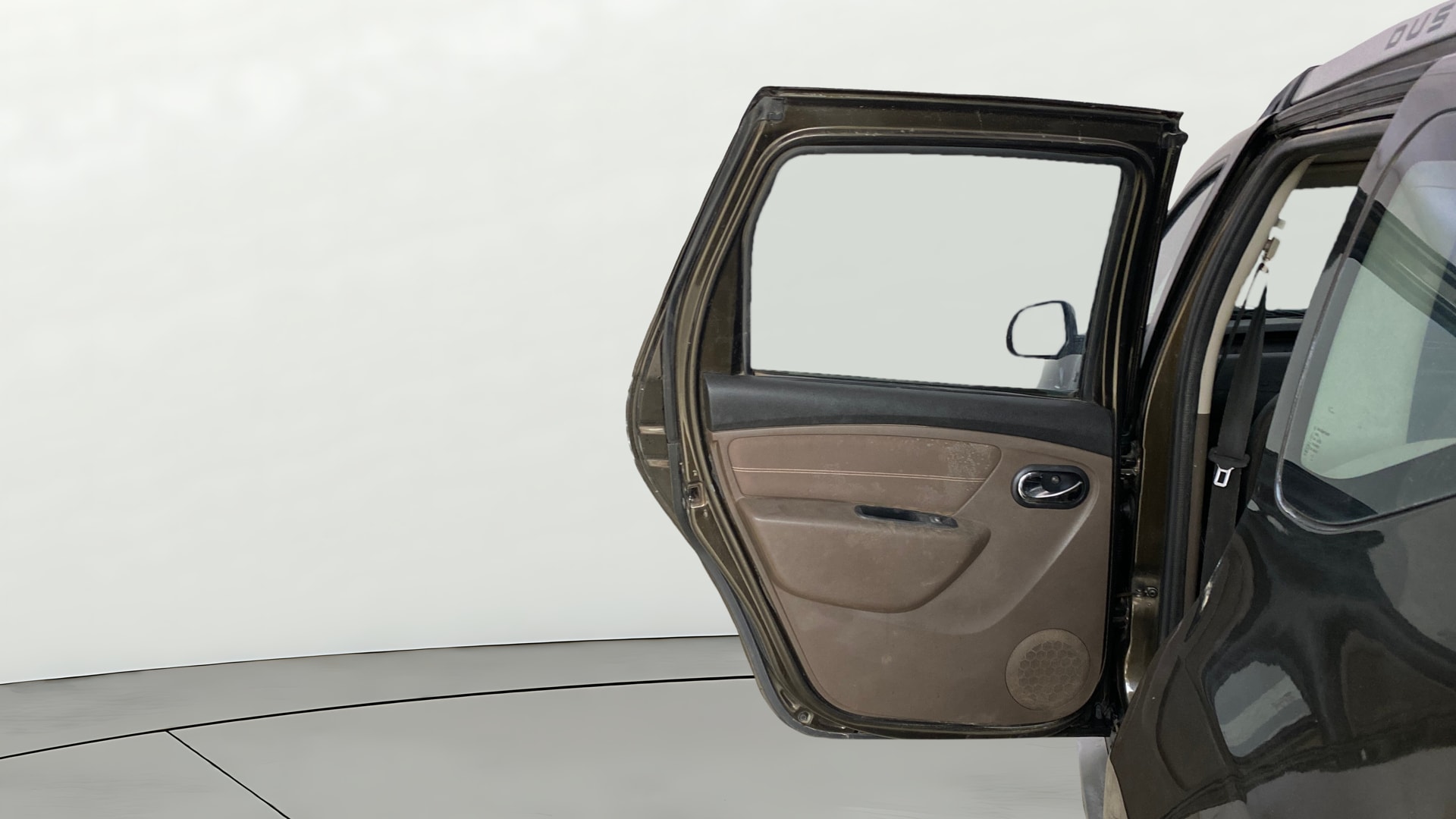 View 2017 Renault Duster Diesel 85PS 4x2 MT Image 14 Used 2017 Renault Duster Diesel 85PS 4x2 MT Image 14