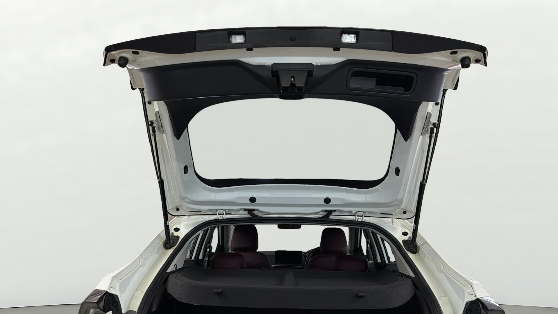 View 2025 Tata Curvv Smart 1.2 Revotron Petrol 6MT Image 17 Used 2025 Tata Curvv Smart 1.2 Revotron Petrol 6MT Image 17