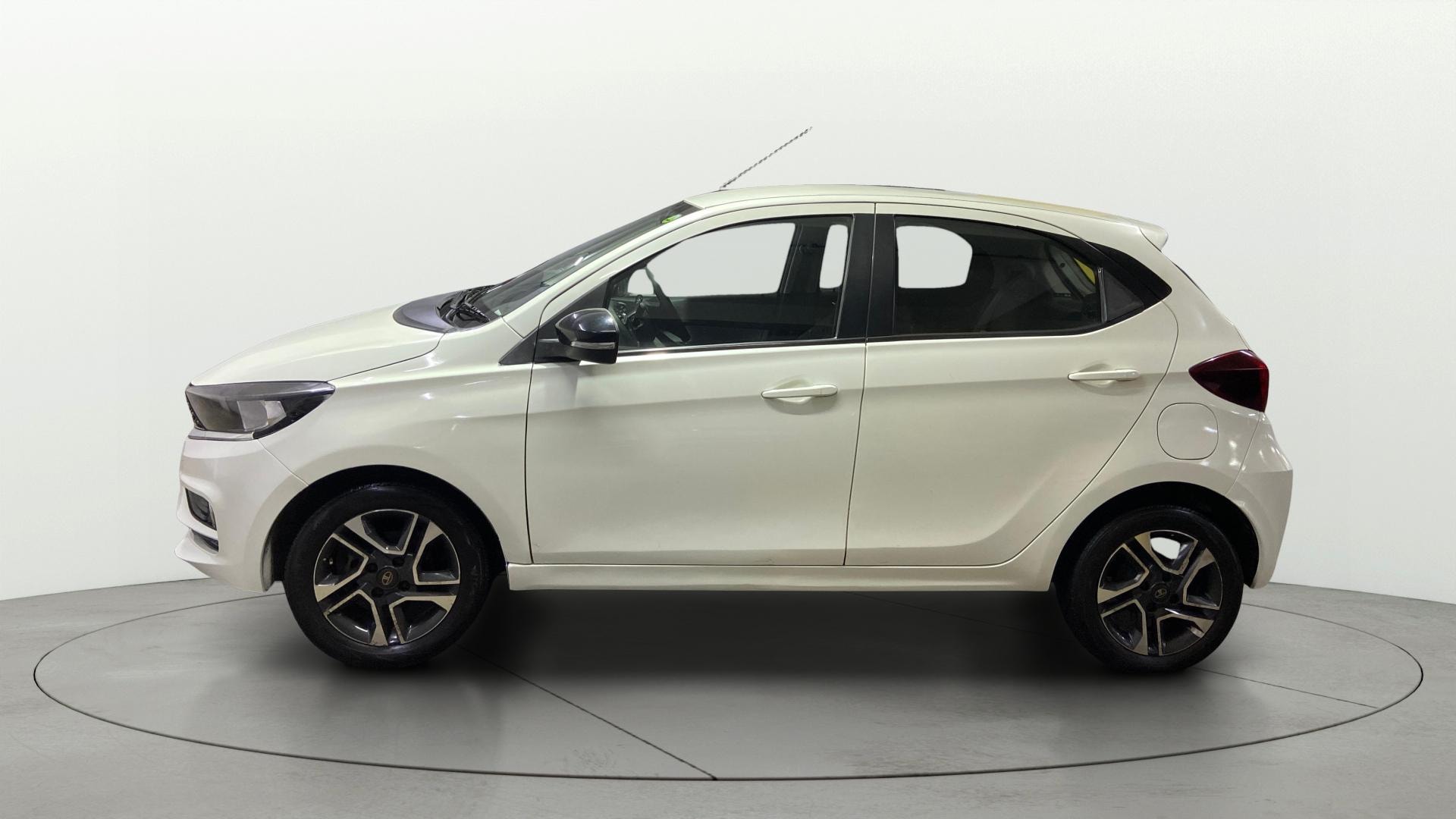 View 2020 Tata Tiago Revotorq XB Image 5 Used 2020 Tata Tiago Revotorq XB Image 5