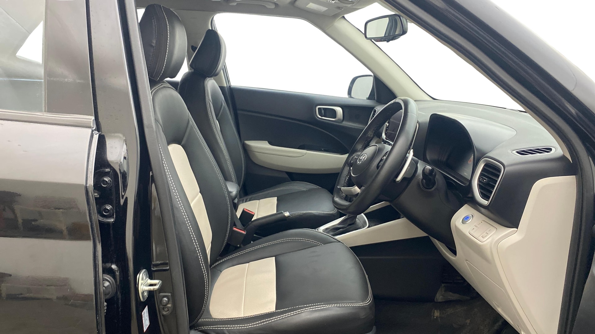 View 2023 Hyundai Venue SX (O) 1.0 Turbo Petrol DCT Image 17 Used 2023 Hyundai Venue SX (O) 1.0 Turbo Petrol DCT Image 17