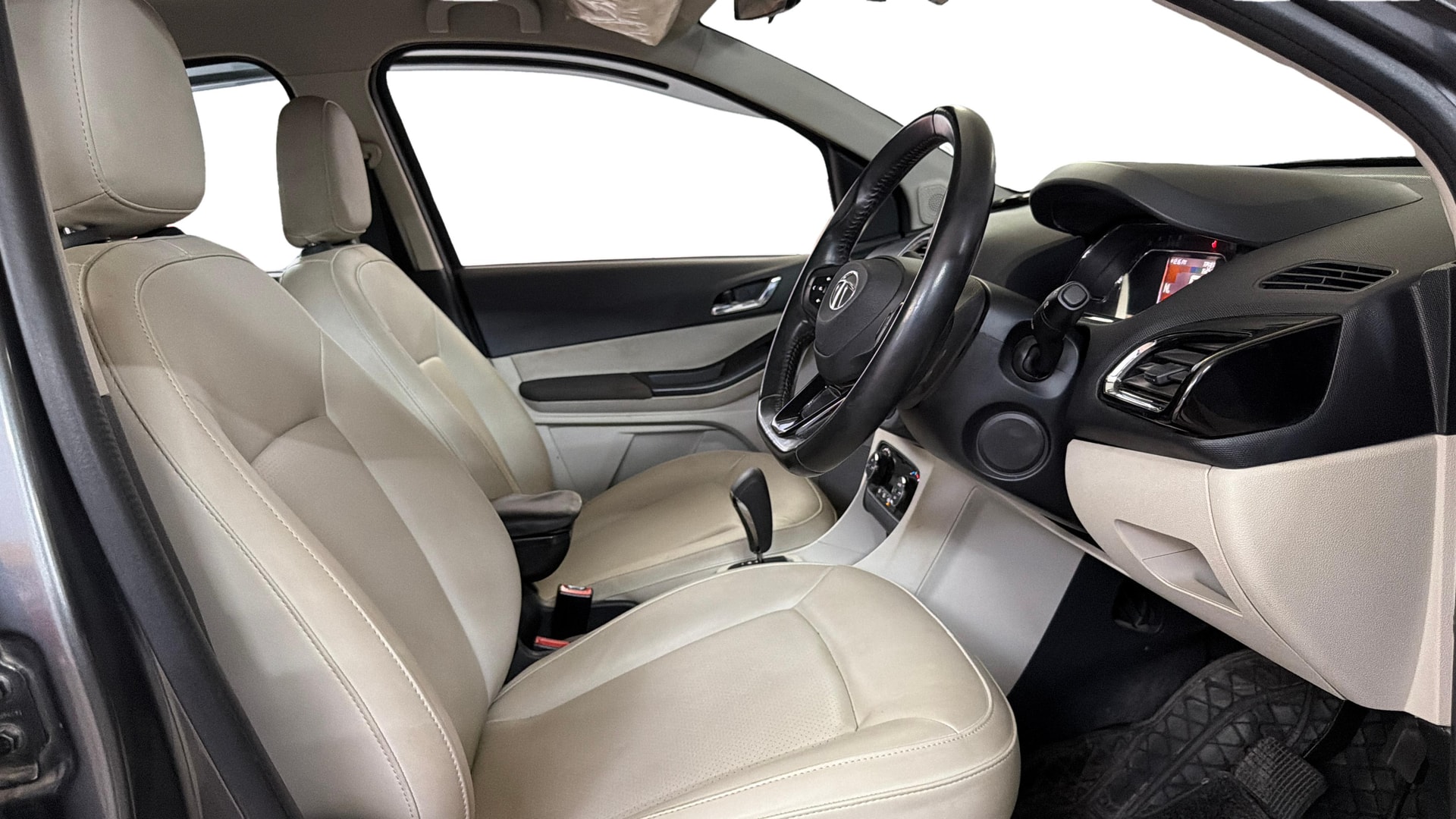 View 2023 Tata Tigor XE Diesel Image 17 Used 2023 Tata Tigor XE Diesel Image 17