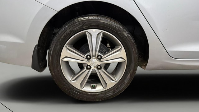 View Hyundai Verna Image 33 Used Hyundai Verna Image 33