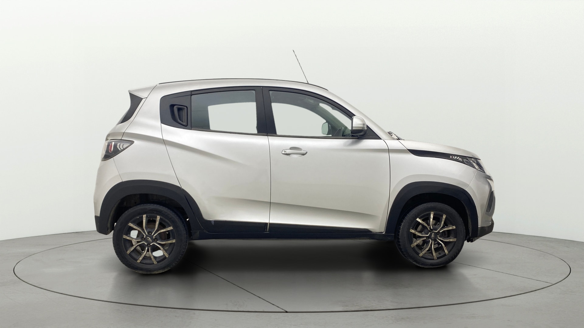 View 2019 Mahindra KUV100 K2 Petrol BS IV Image 8 Used 2019 Mahindra KUV100 K2 Petrol BS IV Image 8