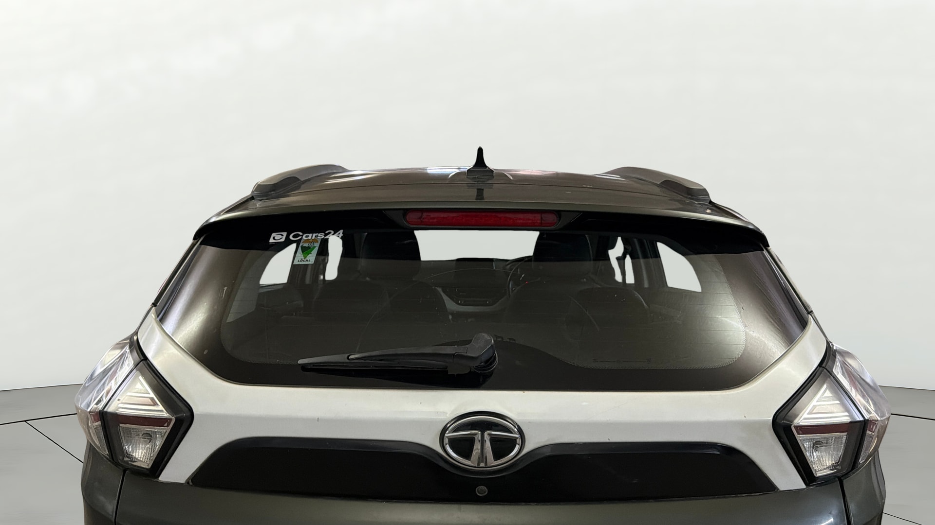 View 2020 Tata Nexon Revotron XE Image 3 Used 2020 Tata Nexon Revotron XE Image 3