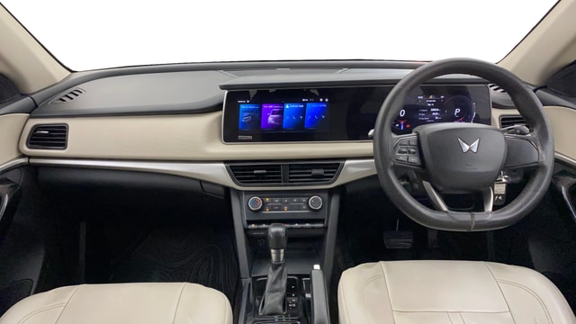 View Mahindra XUV700 Image 30 Used Mahindra XUV700 Image 30