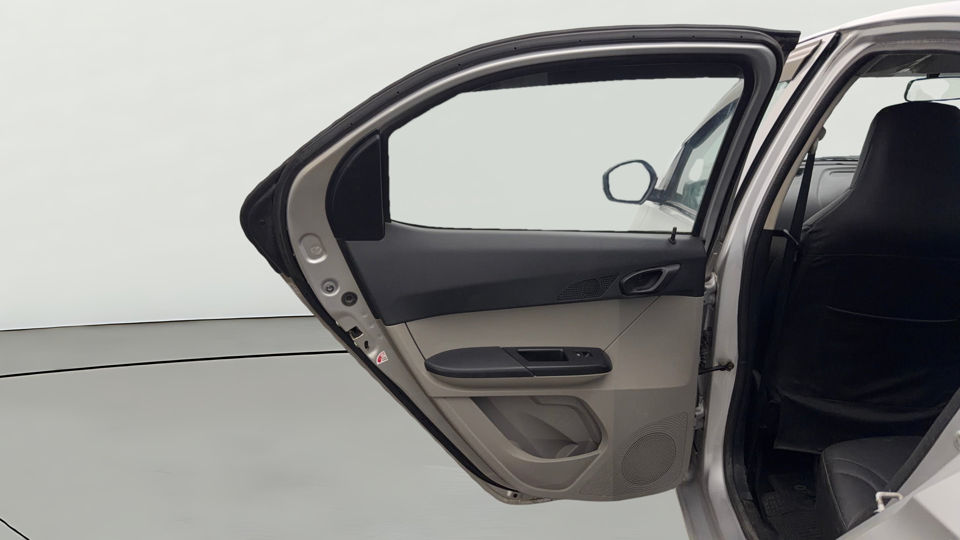View 2017 Tata Tiago Revotorq XB Image 22 Used 2017 Tata Tiago Revotorq XB Image 22