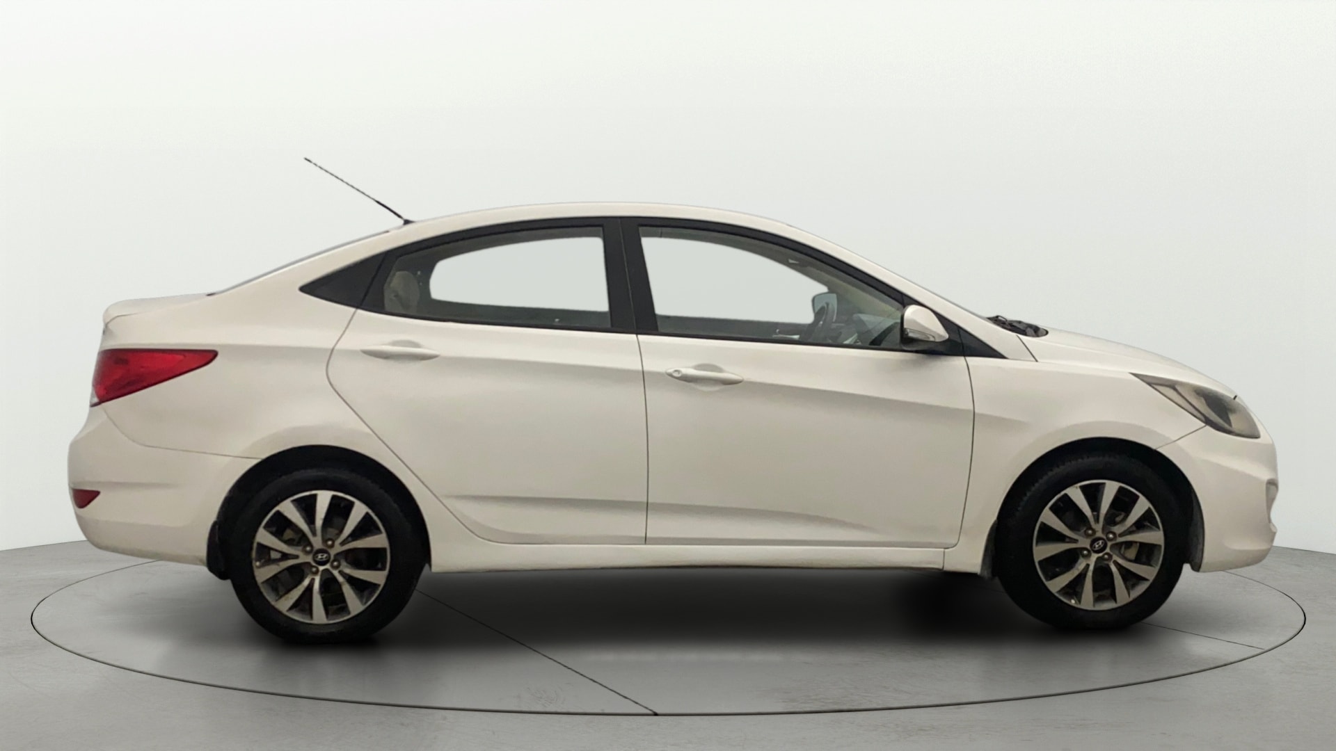 View 2014 Hyundai Fluidic Verna 1.6 VTVT SX Image 8 Used 2014 Hyundai Fluidic Verna 1.6 VTVT SX Image 8