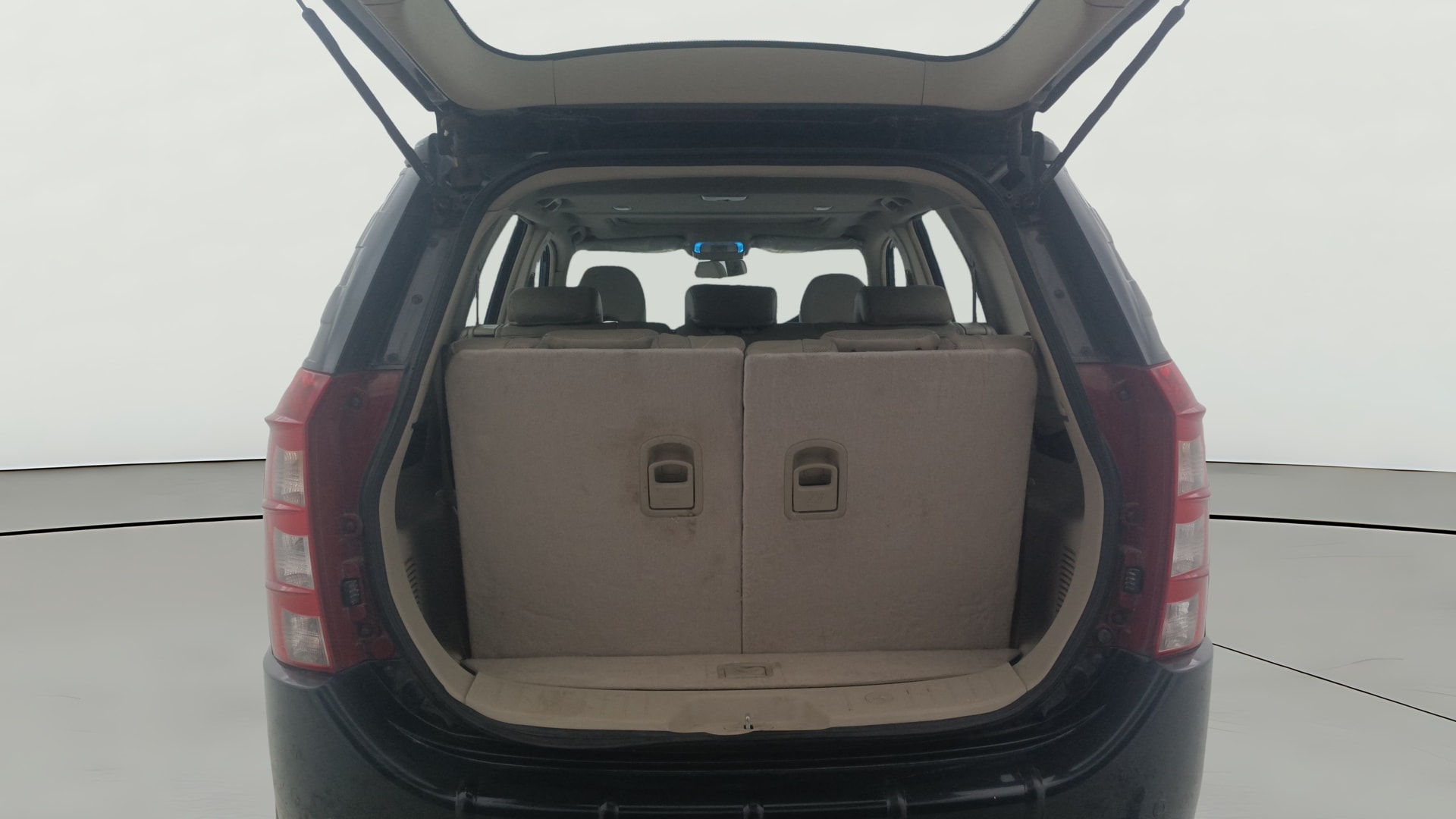 View 2016 Mahindra XUV500 W10 FWD Image 43 Used 2016 Mahindra XUV500 W10 FWD Image 43
