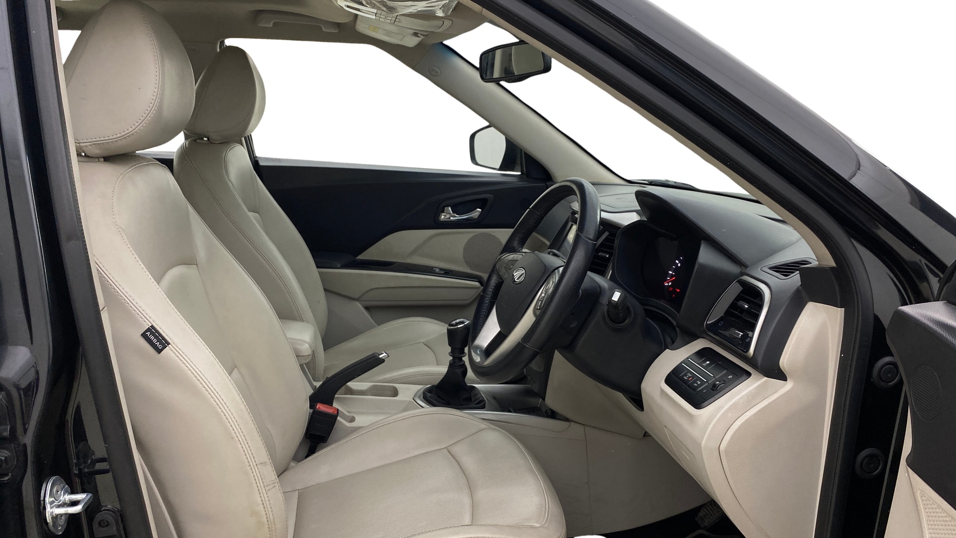 View 2019 Mahindra XUV300 W4 Petrol BS IV Image 18 Used 2019 Mahindra XUV300 W4 Petrol BS IV Image 18