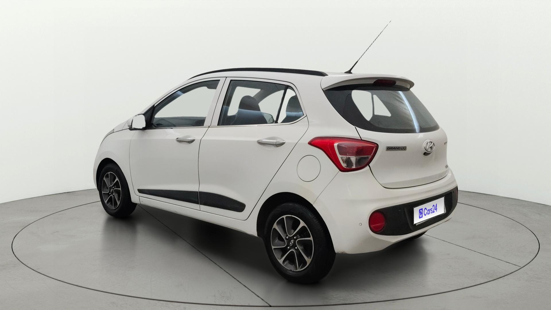 View 2019 Hyundai Grand i10 1.2 Sportz AT Petrol Image 2 Used 2019 Hyundai Grand i10 1.2 Sportz AT Petrol Image 2