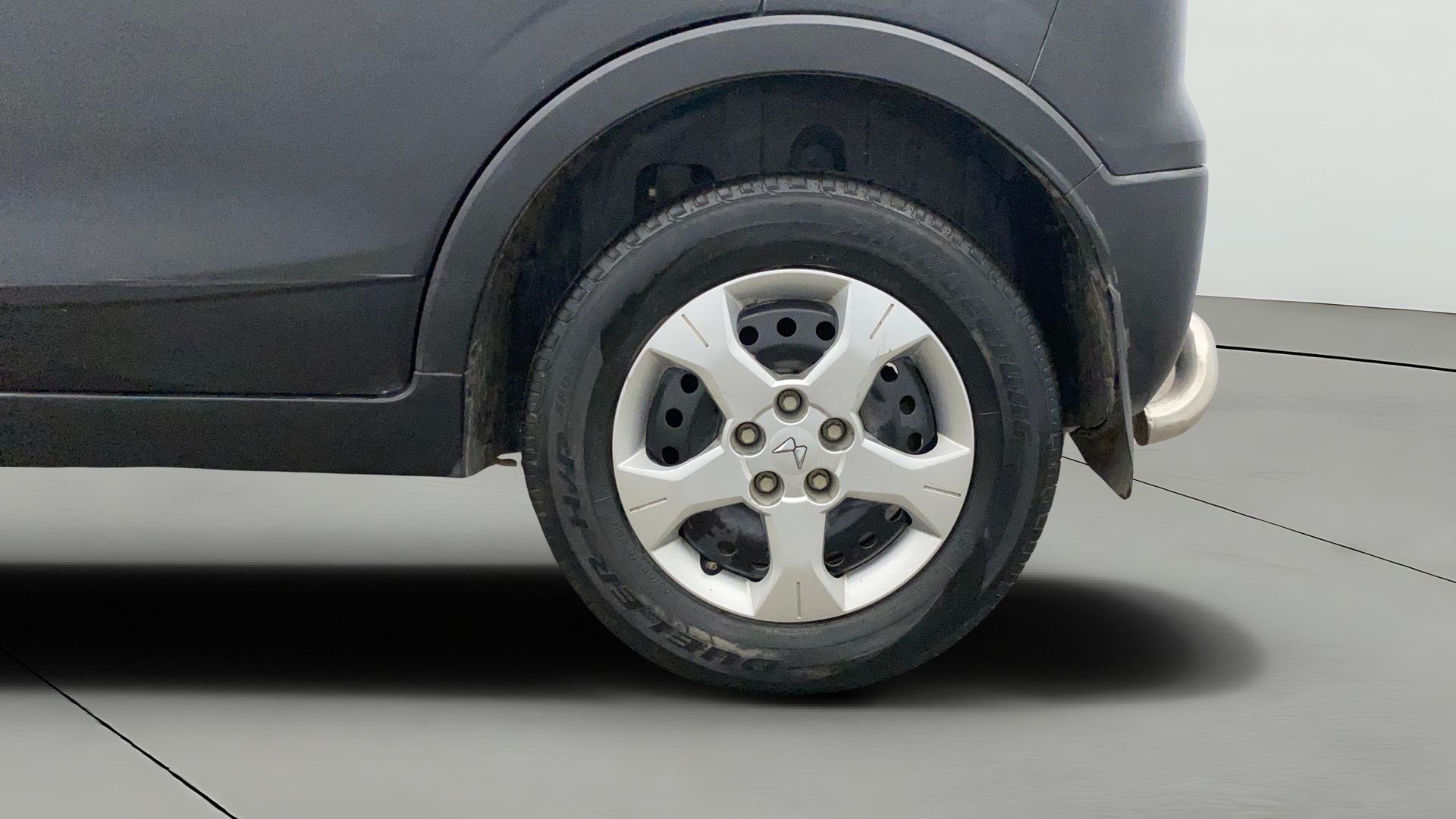View 2023 Mahindra XUV300 W4 Petrol BS IV Image 11 Used 2023 Mahindra XUV300 W4 Petrol BS IV Image 11