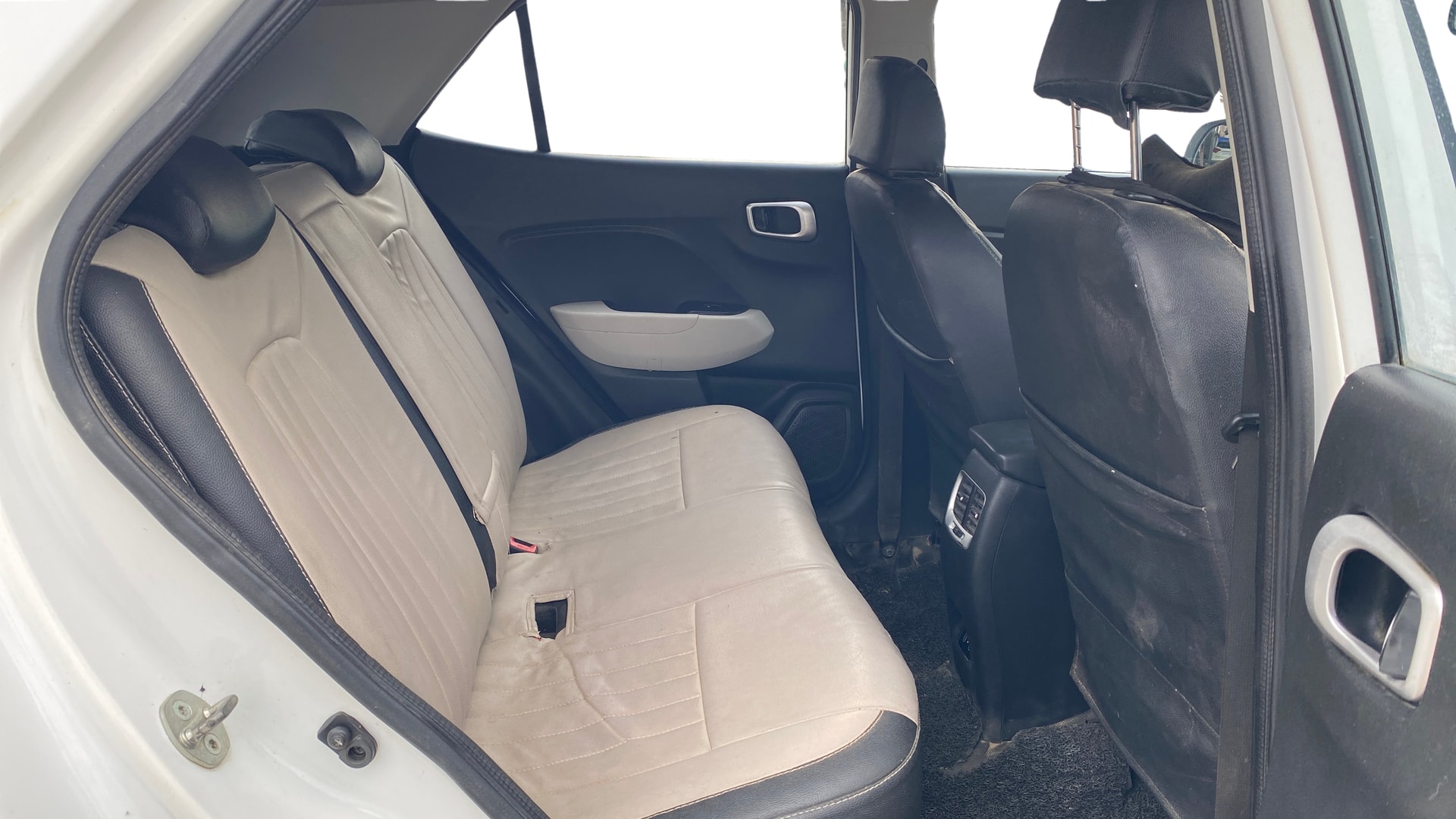 View 2023 Hyundai Venue SX 1.2 Petrol MT Image 30 Used 2023 Hyundai Venue SX 1.2 Petrol MT Image 30