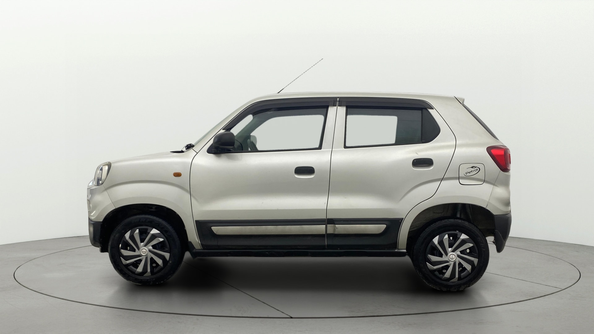 View 2021 Maruti Suzuki 1000 Base Variant Image 5 Used 2021 Maruti Suzuki 1000 Base Variant Image 5