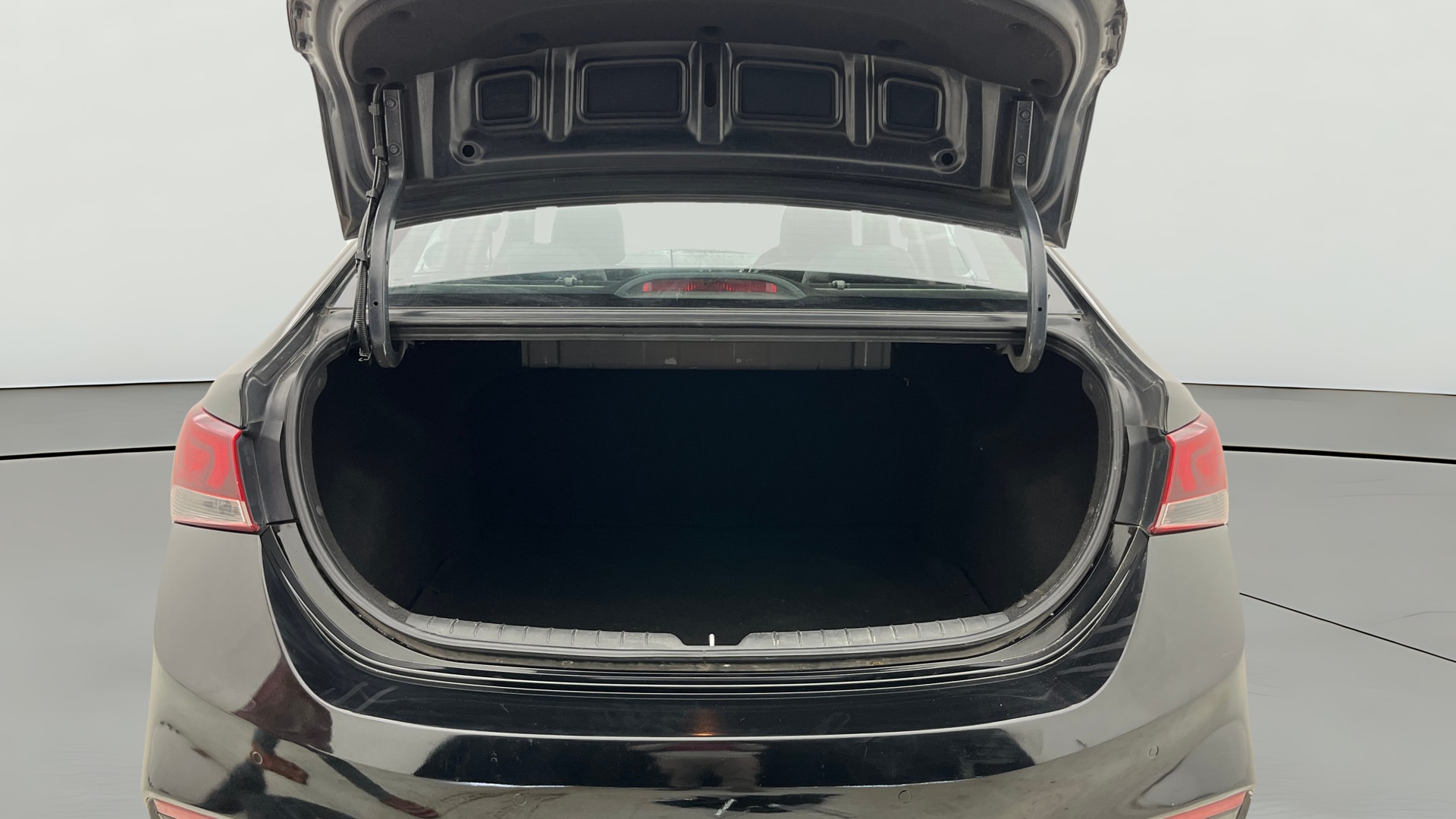 View 2019 Hyundai Verna 1.6 VTVT SX (O) Image 41 Used 2019 Hyundai Verna 1.6 VTVT SX (O) Image 41
