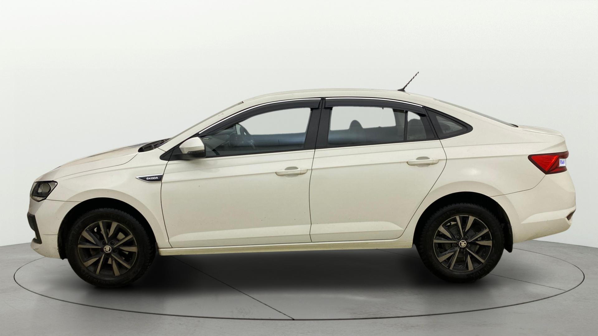 View 2023 Skoda Slavia Active 1.0 TSI MT Image 5 Used 2023 Skoda Slavia Active 1.0 TSI MT Image 5