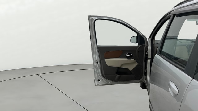 View Renault Lodgy Image 38 Used Renault Lodgy Image 38