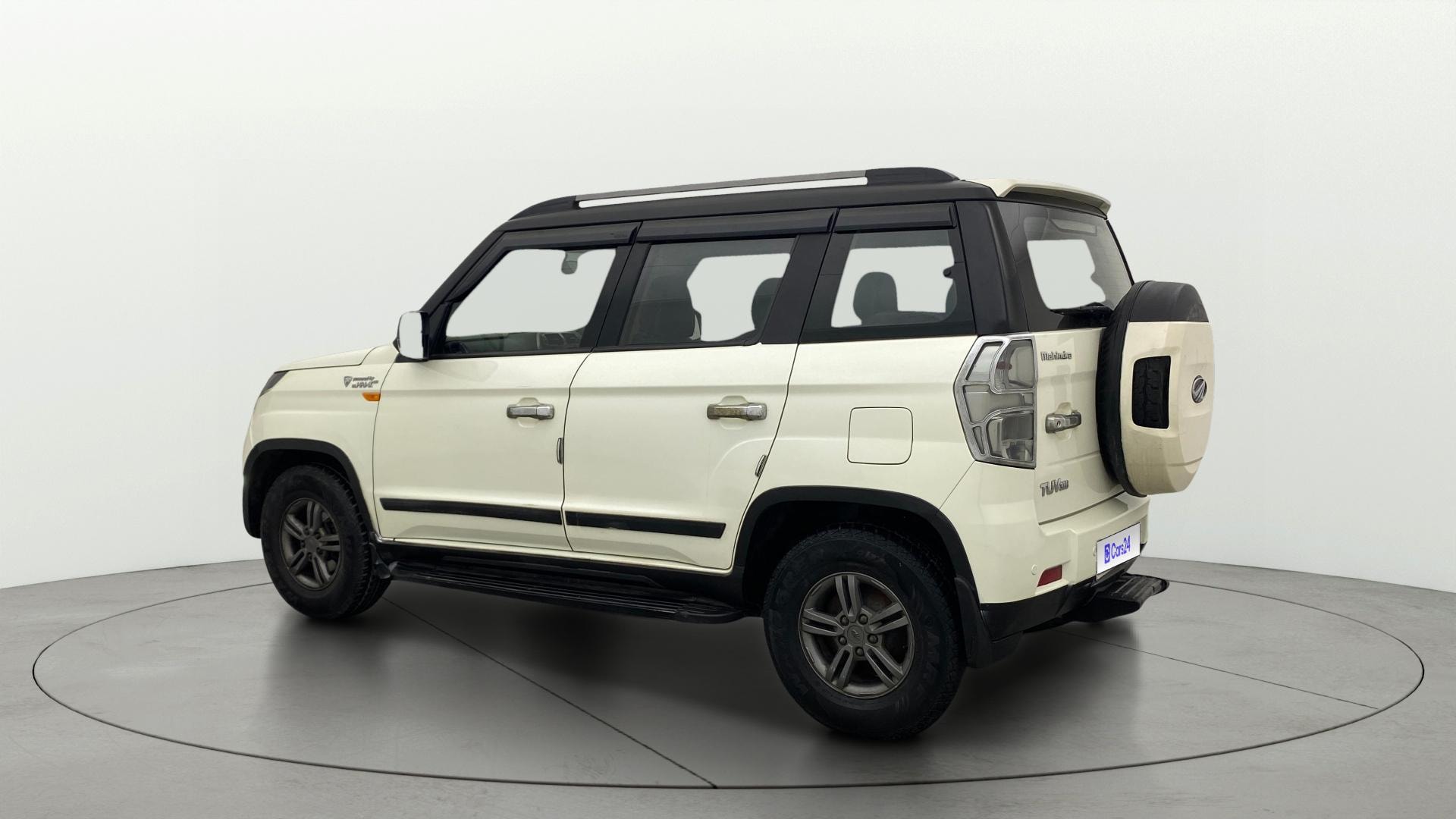 View 2019 Mahindra TUV300 T10 100HP Image 2 Used 2019 Mahindra TUV300 T10 100HP Image 2