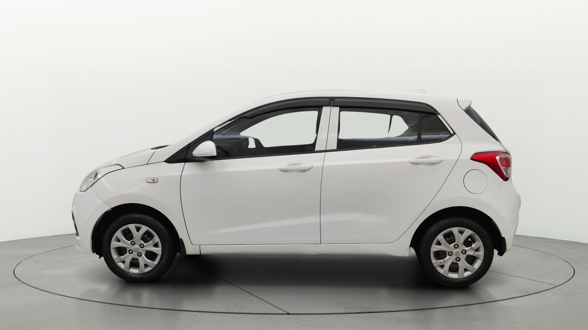 View 2016 Hyundai Grand i10 Magna 1.2 Kappa VTVT Image 5 Used 2016 Hyundai Grand i10 Magna 1.2 Kappa VTVT Image 5