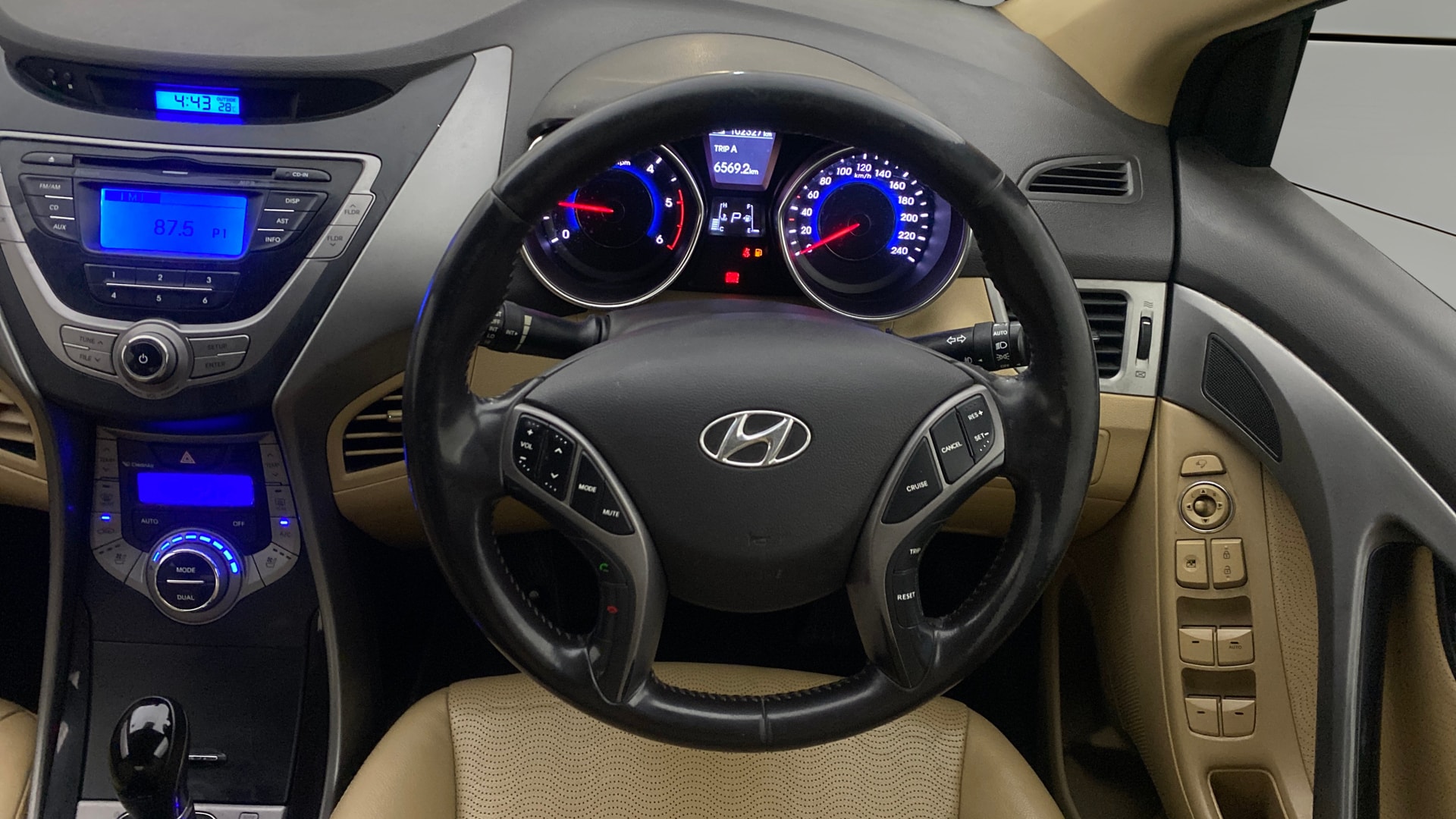 View 2014 Hyundai Elantra 1.6 CRDi S Image 13 Used 2014 Hyundai Elantra 1.6 CRDi S Image 13