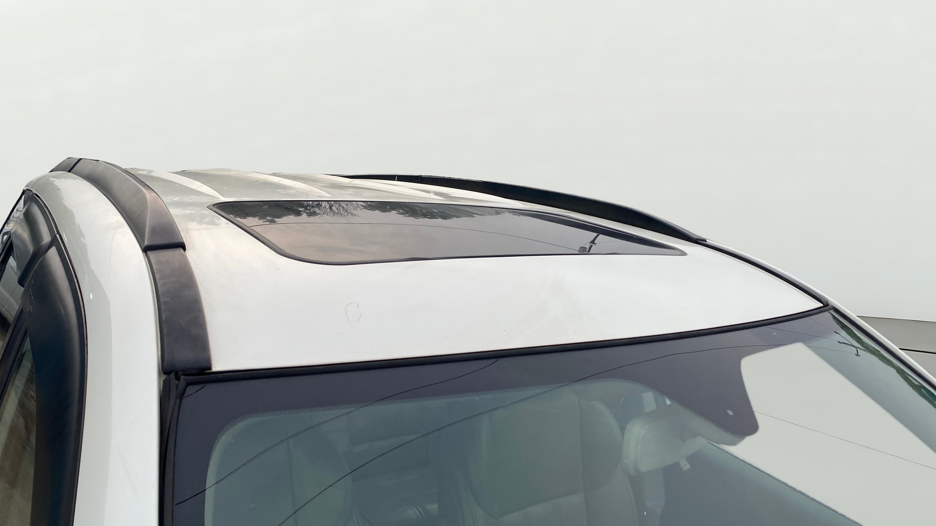 View 2018 Mahindra XUV500 W10 FWD Image 7 Used 2018 Mahindra XUV500 W10 FWD Image 7