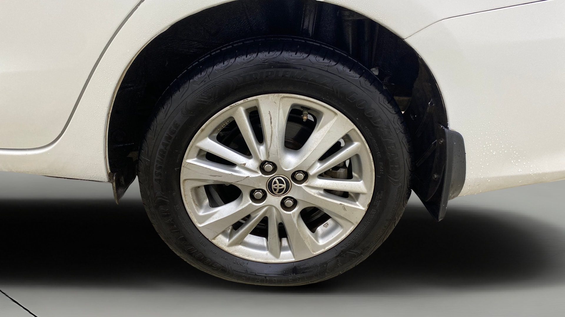 View 2019 Toyota Yaris V CVT Image 8 Used 2019 Toyota Yaris V CVT Image 8