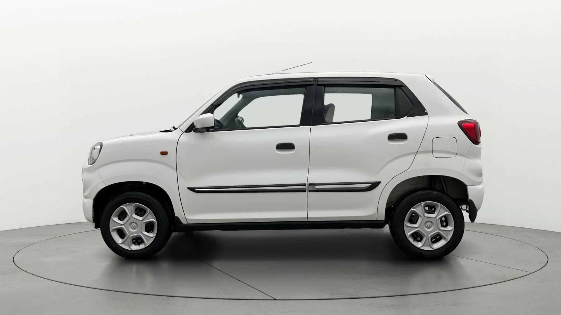 View 2023 Maruti Suzuki 1000 Base Variant Image 5 Used 2023 Maruti Suzuki 1000 Base Variant Image 5