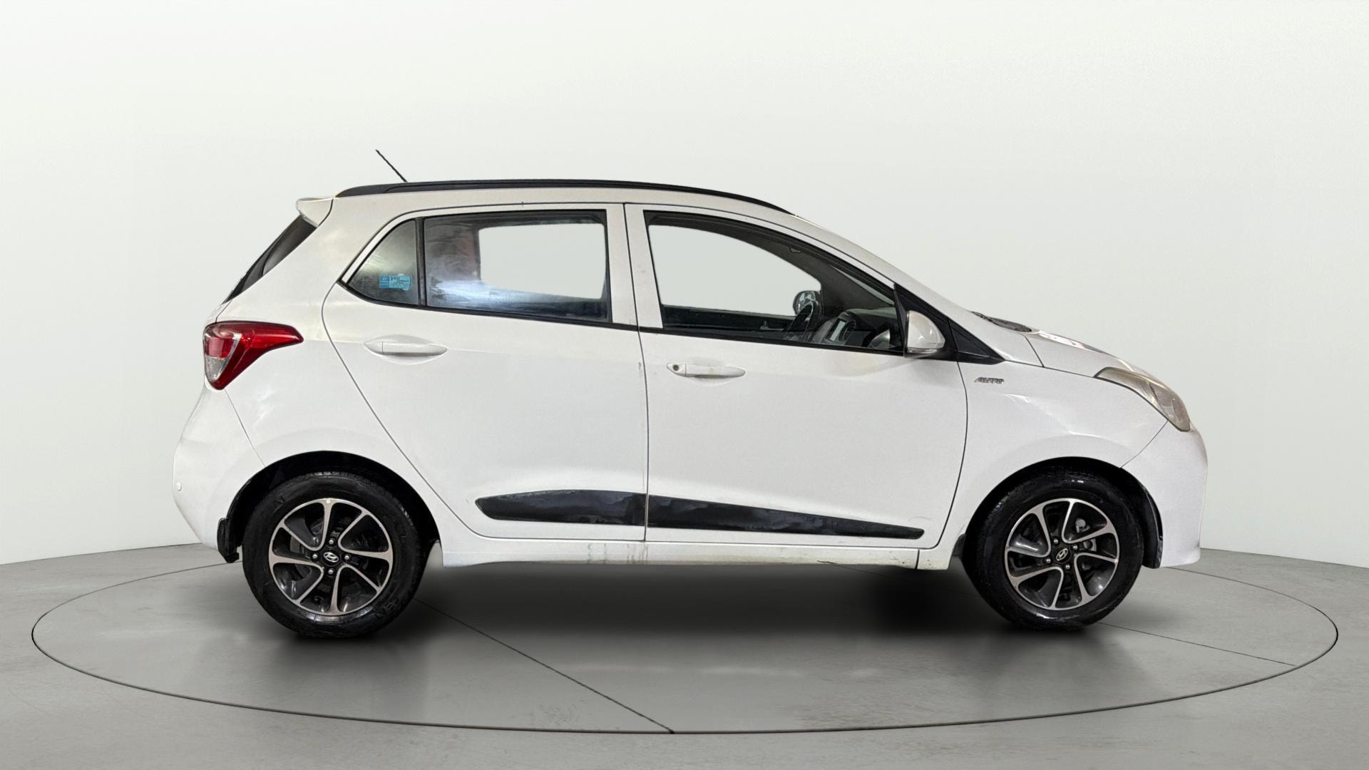 View 2018 Hyundai Grand i10 1.2 Sportz AT Petrol Image 8 Used 2018 Hyundai Grand i10 1.2 Sportz AT Petrol Image 8