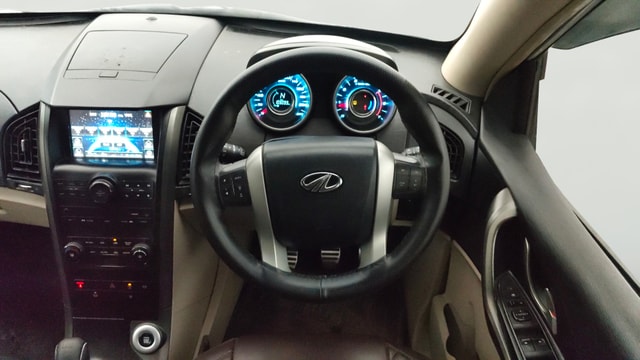 View Mahindra XUV500 Image 14 Used Mahindra XUV500 Image 14