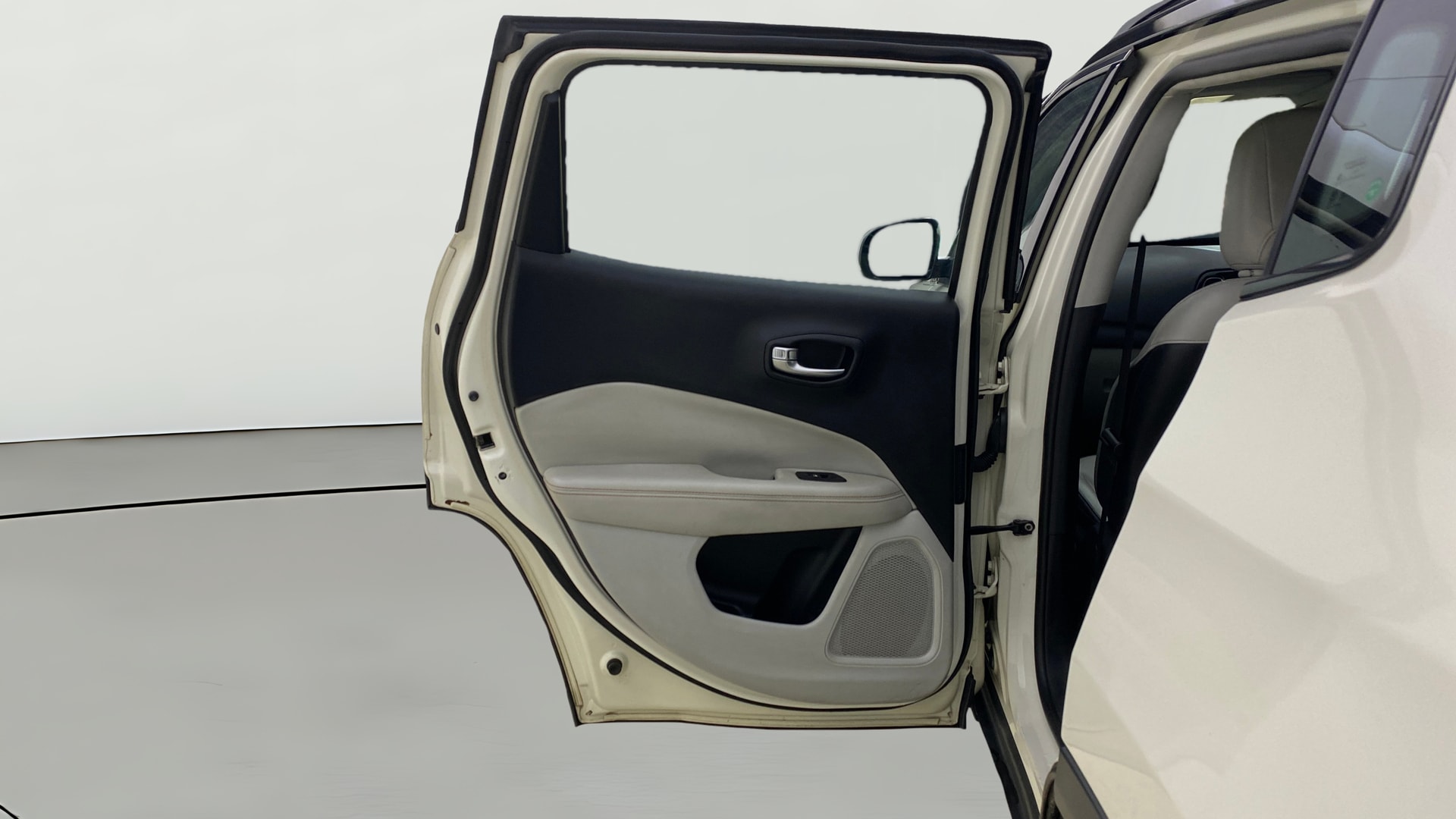 View 2020 Jeep Compass Limited 1.4 Multi AIR Petrol DDCT AT BS IV Image 14 Used 2020 Jeep Compass Limited 1.4 Multi AIR Petrol DDCT AT BS IV Image 14