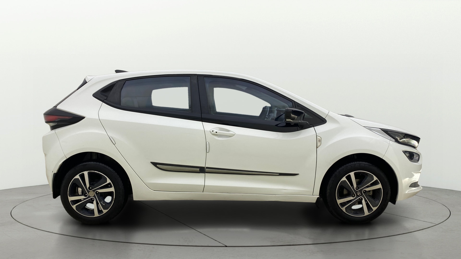 View 2024 Tata Altroz XZ Petrol Image 27 Used 2024 Tata Altroz XZ Petrol Image 27