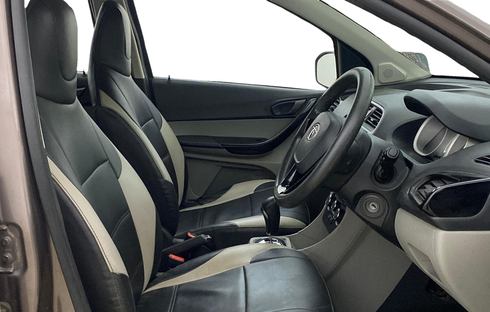 View 2018 Tata Tiago Revotorq XB Image 25 Used 2018 Tata Tiago Revotorq XB Image 25