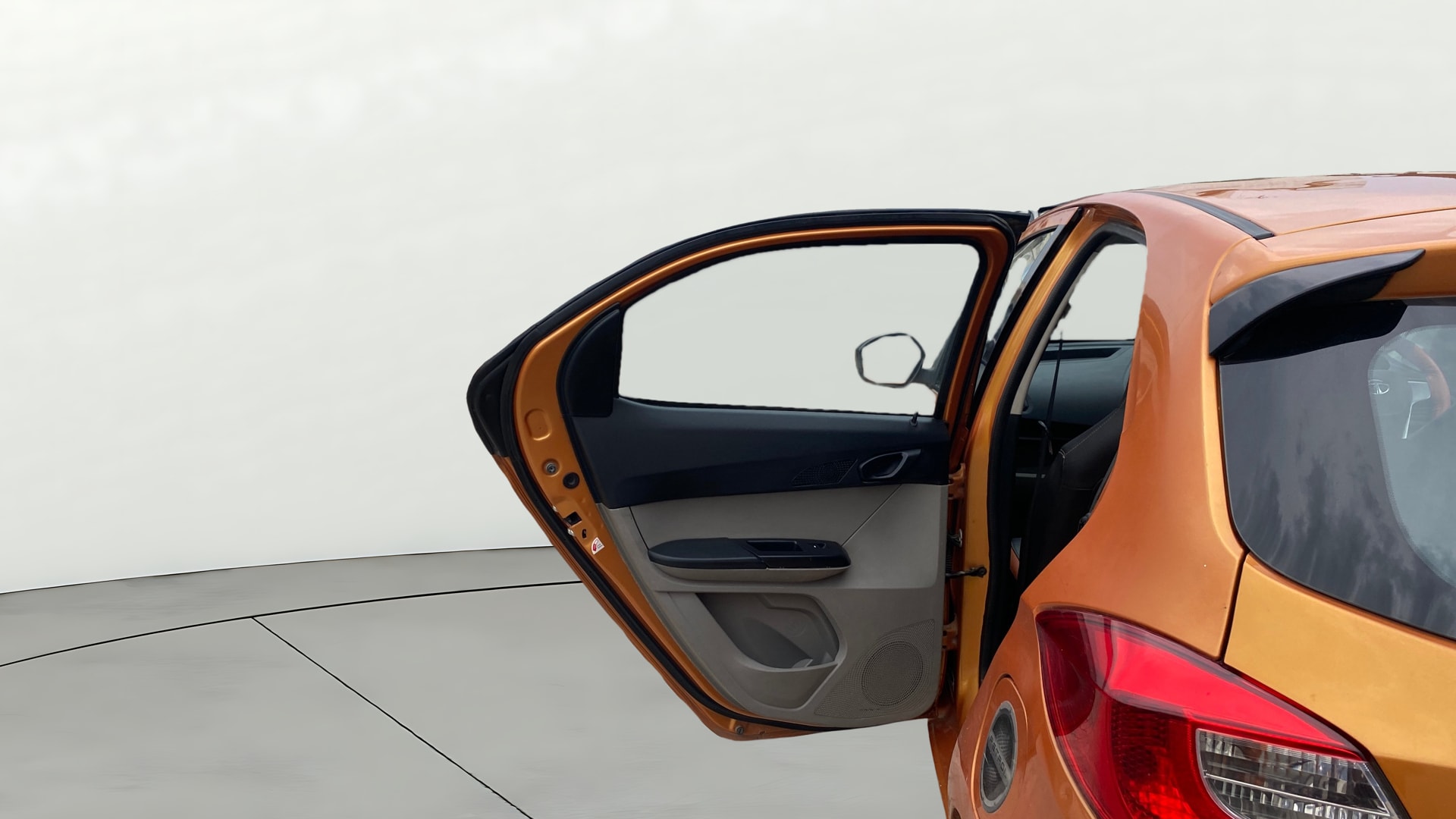 View 2016 Tata Tiago Revotorq XB Image 22 Used 2016 Tata Tiago Revotorq XB Image 22