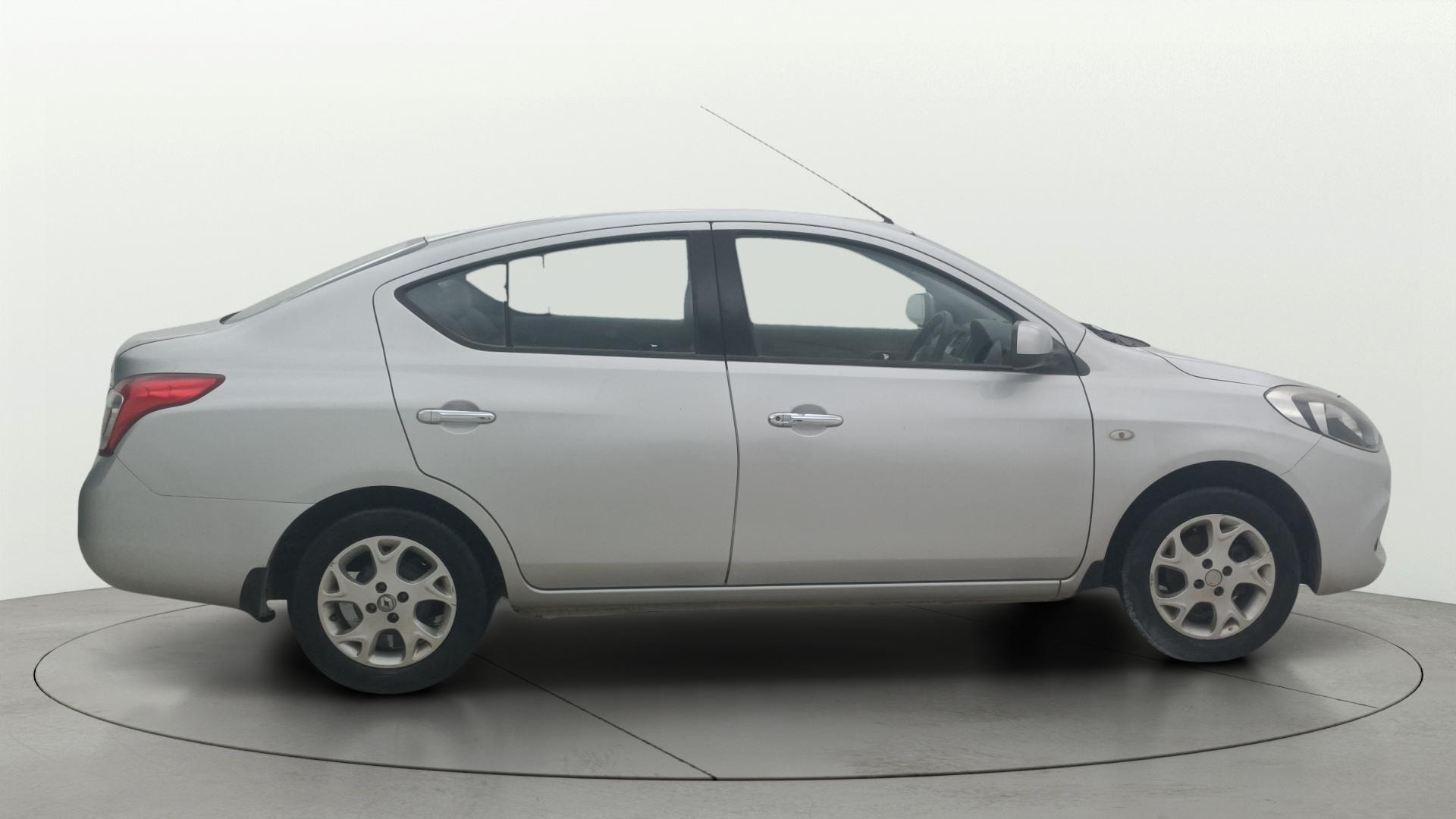 View 2014 Renault Scala RxL Diesel Image 26 Used 2014 Renault Scala RxL Diesel Image 26