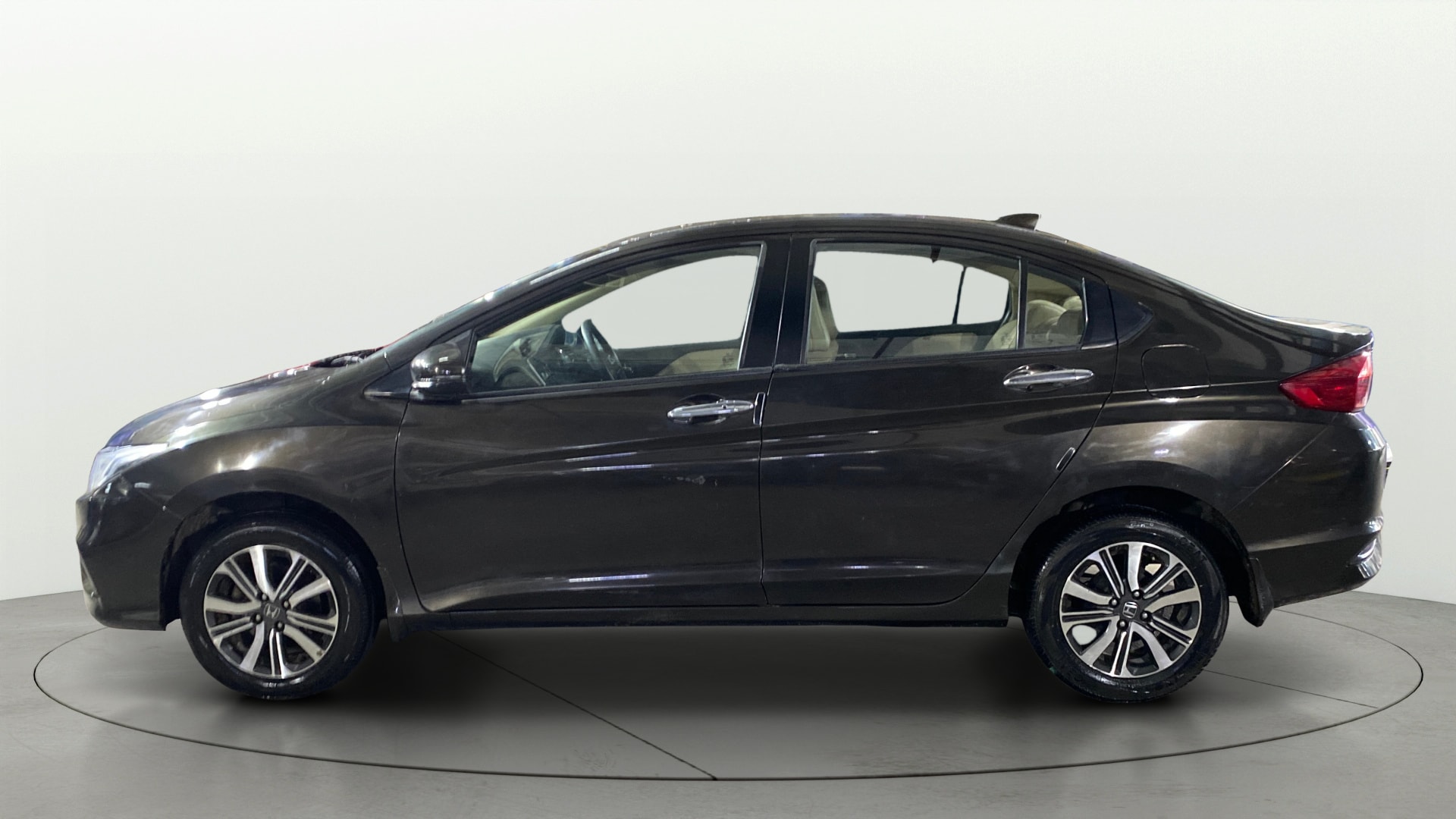 View 2017 Honda City ZX MT Diesel Anniversary Edition Image 6 Used 2017 Honda City ZX MT Diesel Anniversary Edition Image 6