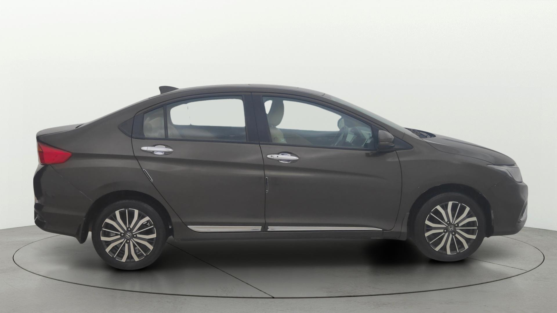 View 2018 Honda City ZX MT Diesel Anniversary Edition Image 27 Used 2018 Honda City ZX MT Diesel Anniversary Edition Image 27