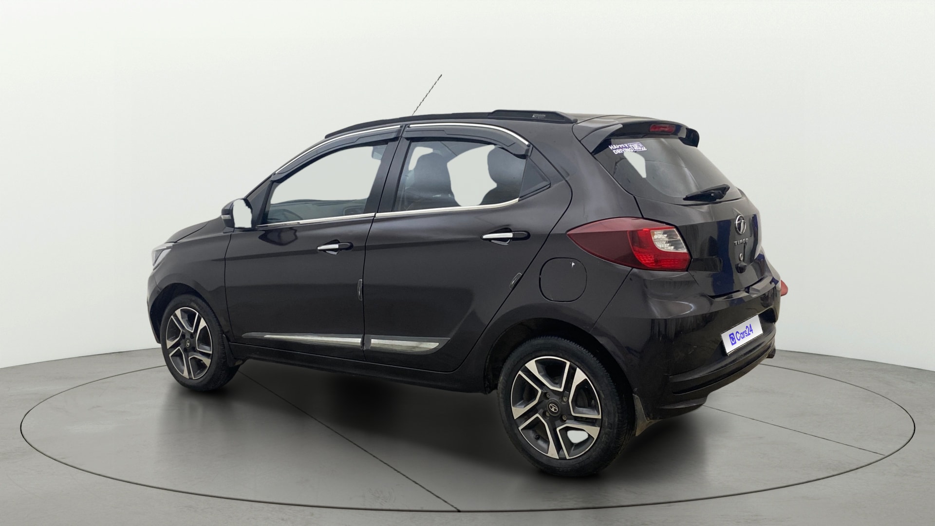View 2022 Tata Tiago Revotorq XB Image 2 Used 2022 Tata Tiago Revotorq XB Image 2