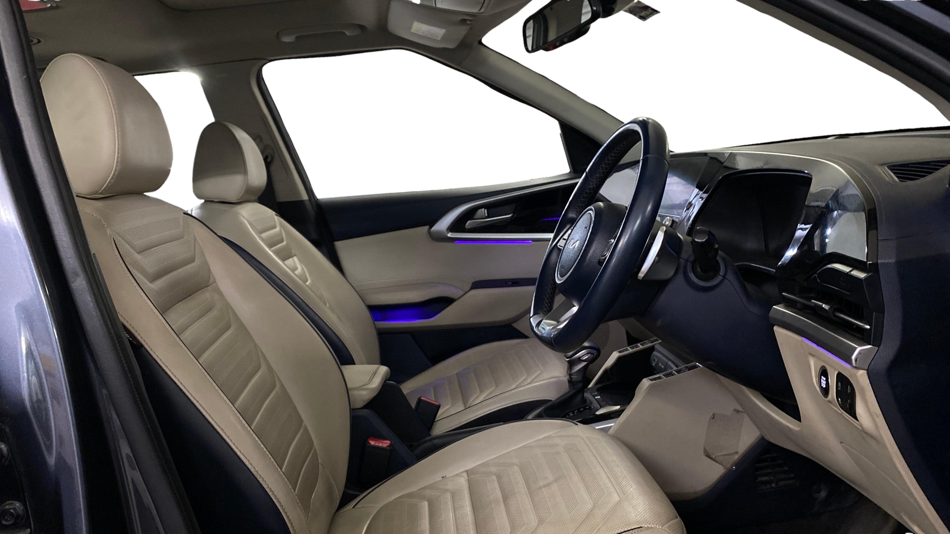 View 2023 Kia Carens Luxury Plus 1.5 Turbo Petrol DCT 7 STR Image 19 Used 2023 Kia Carens Luxury Plus 1.5 Turbo Petrol DCT 7 STR Image 19