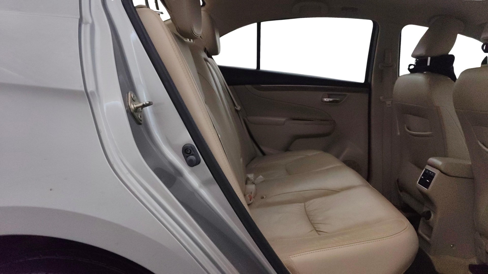 View 2019 Maruti Suzuki 1000 Base Variant Image 30 Used 2019 Maruti Suzuki 1000 Base Variant Image 30