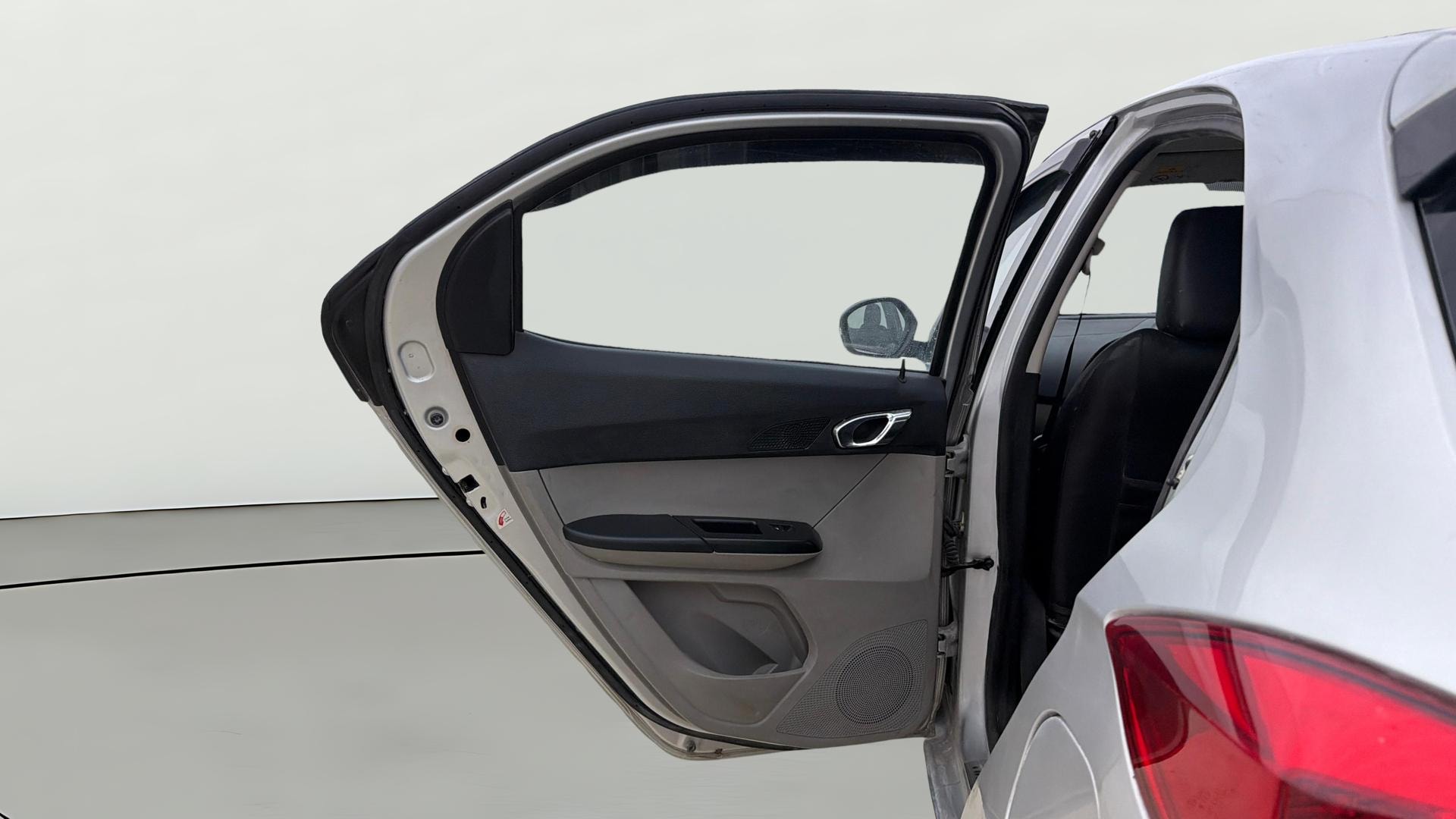 View 2016 Tata Tiago Revotorq XB Image 22 Used 2016 Tata Tiago Revotorq XB Image 22