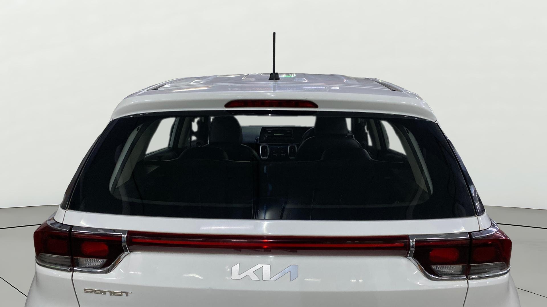 View 2022 Kia Sonet HTK Diesel Image 4 Used 2022 Kia Sonet HTK Diesel Image 4