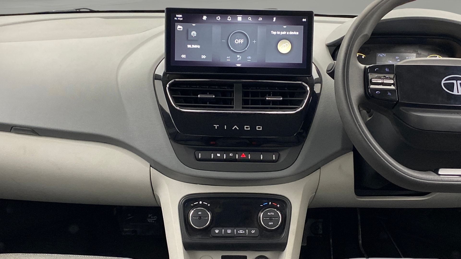 View 2025 Tata Tiago Revotorq XB Image 18 Used 2025 Tata Tiago Revotorq XB Image 18