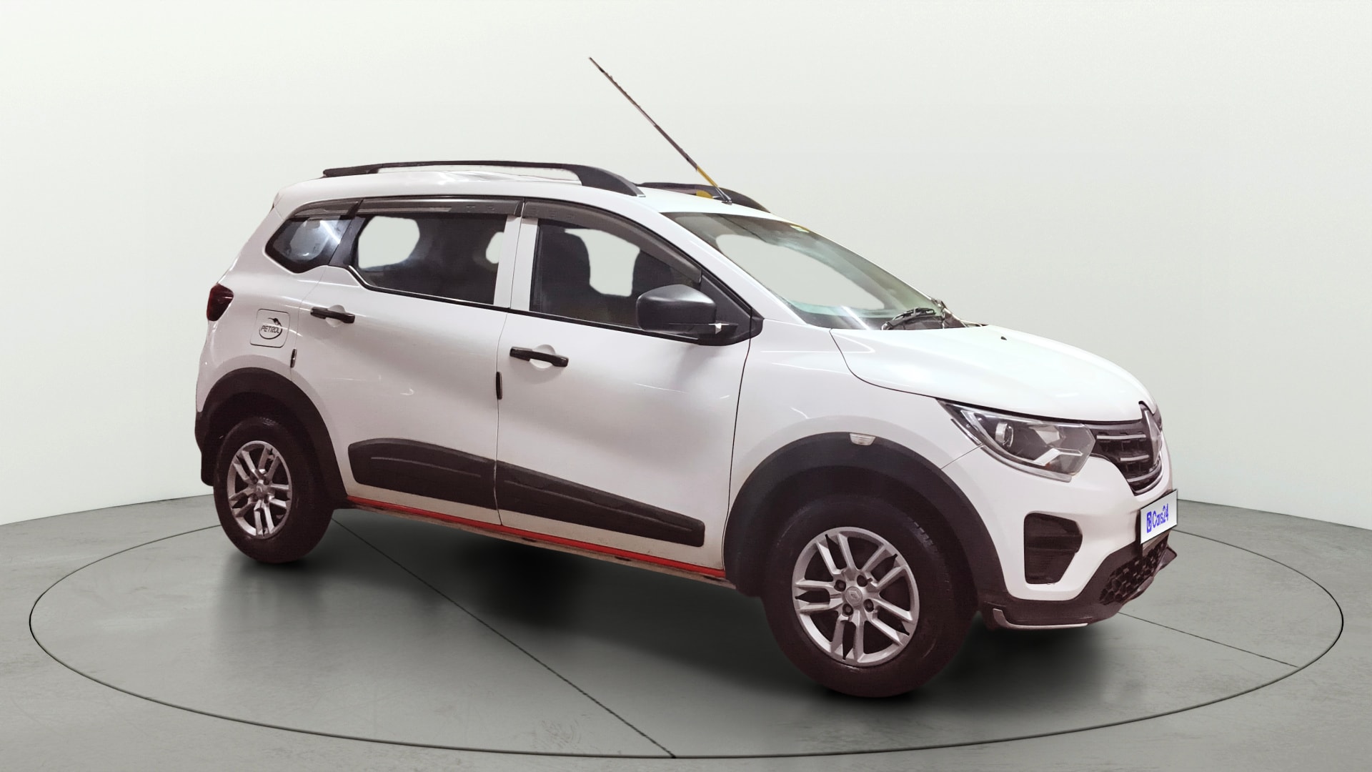 View 2022 Renault Triber RXE Image 38 Used 2022 Renault Triber RXE Image 38