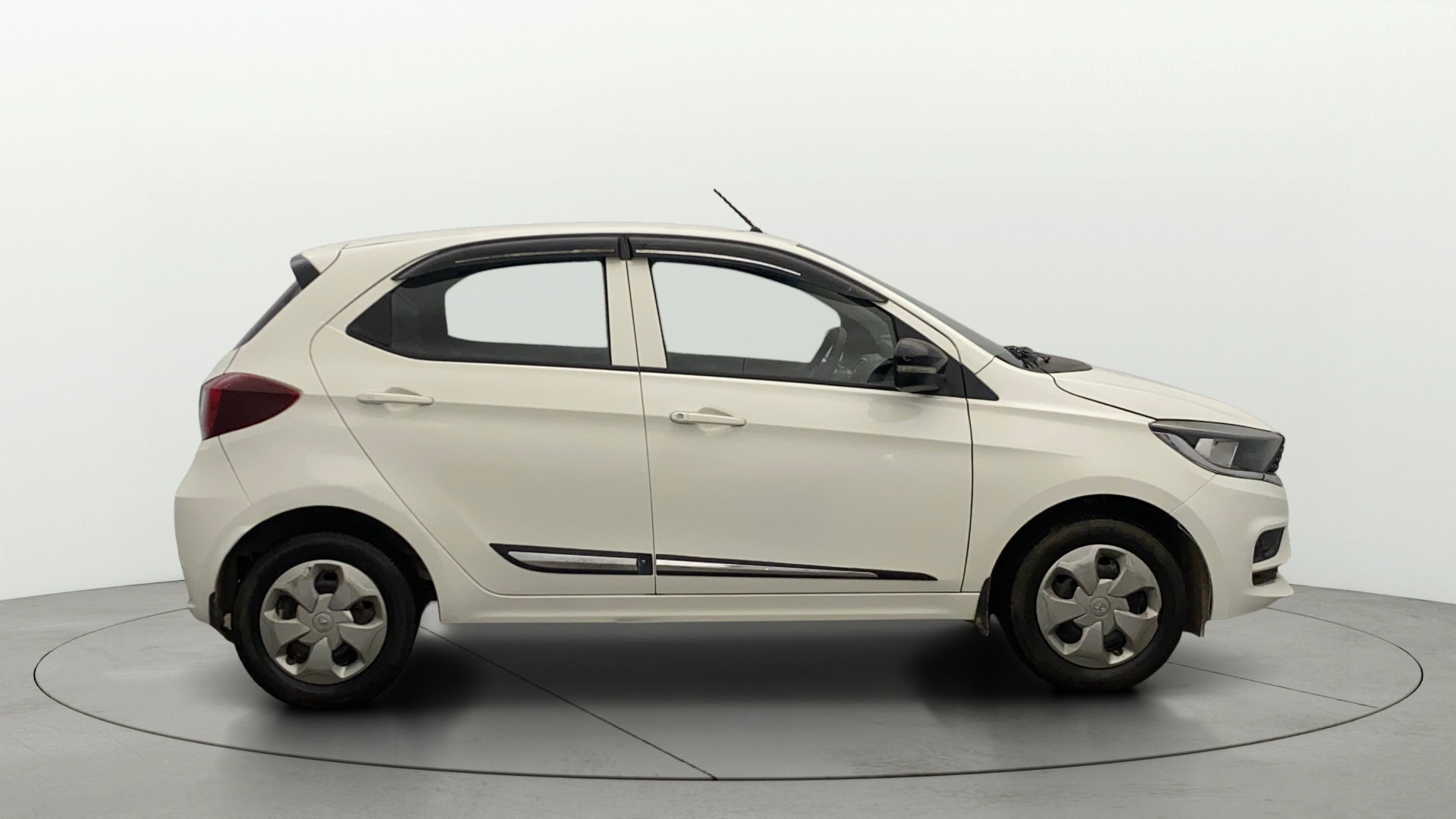 View 2022 Tata Tiago Revotorq XB Image 8 Used 2022 Tata Tiago Revotorq XB Image 8