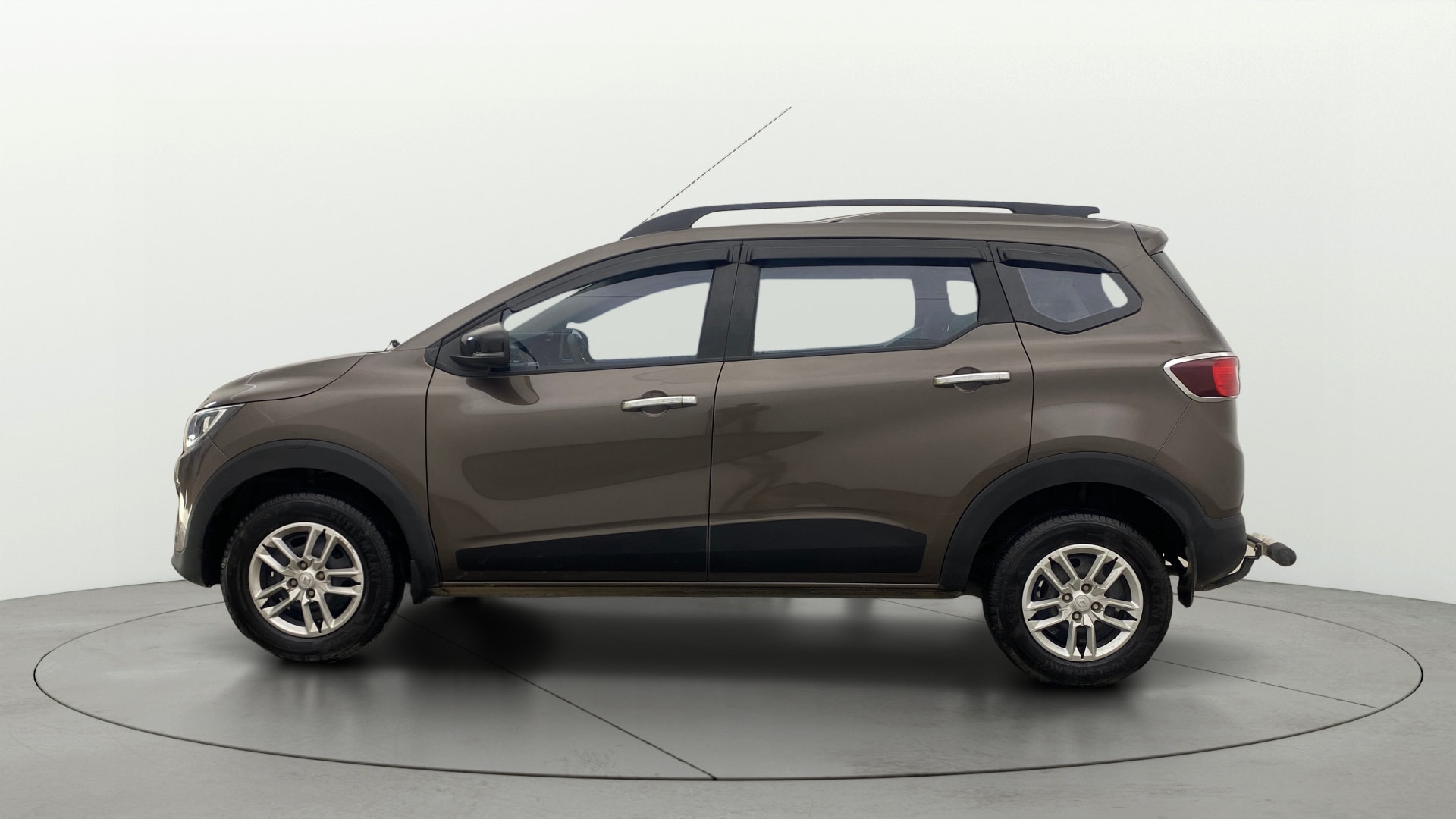 View 2024 Renault Triber RXT Image 5 Used 2024 Renault Triber RXT Image 5