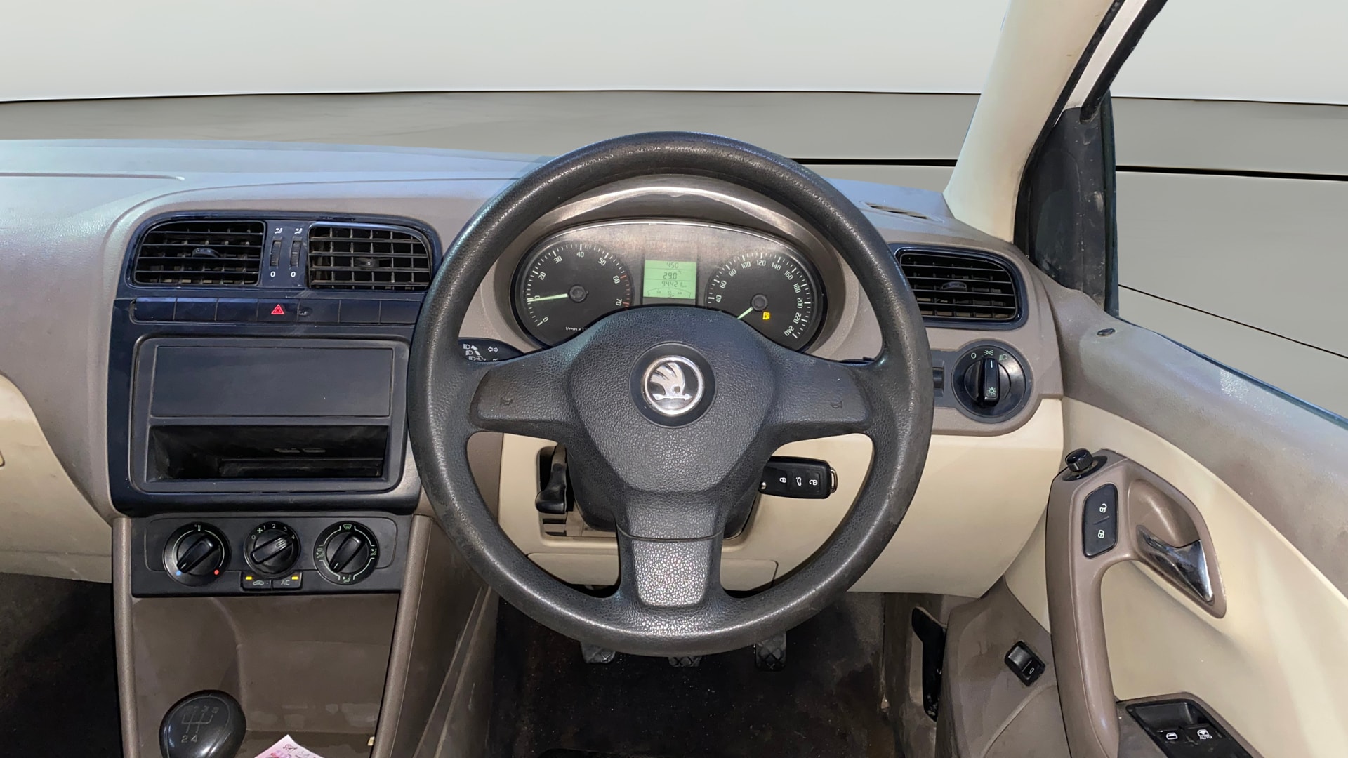 View 2014 Skoda Rapid 1.6 MPI Active Petrol BS IV Image 14 Used 2014 Skoda Rapid 1.6 MPI Active Petrol BS IV Image 14