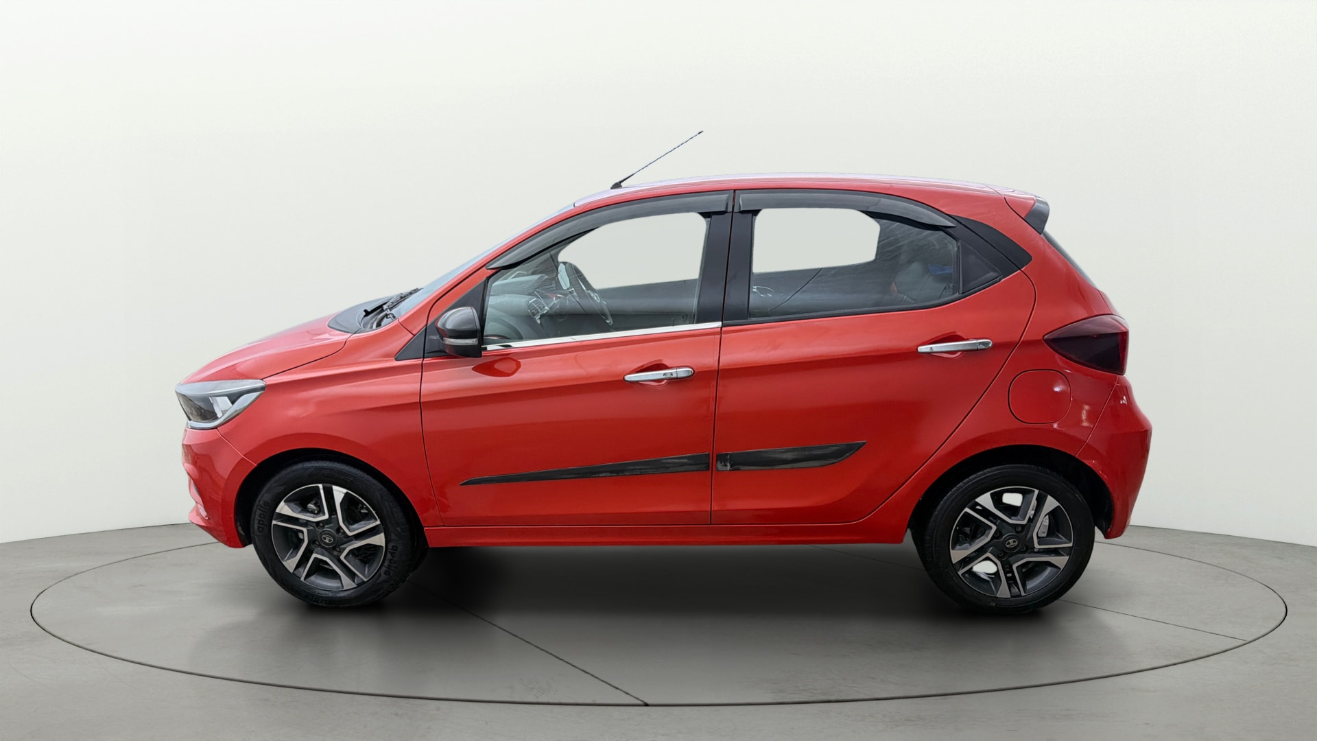 View 2020 Tata Tiago Revotorq XB Image 5 Used 2020 Tata Tiago Revotorq XB Image 5