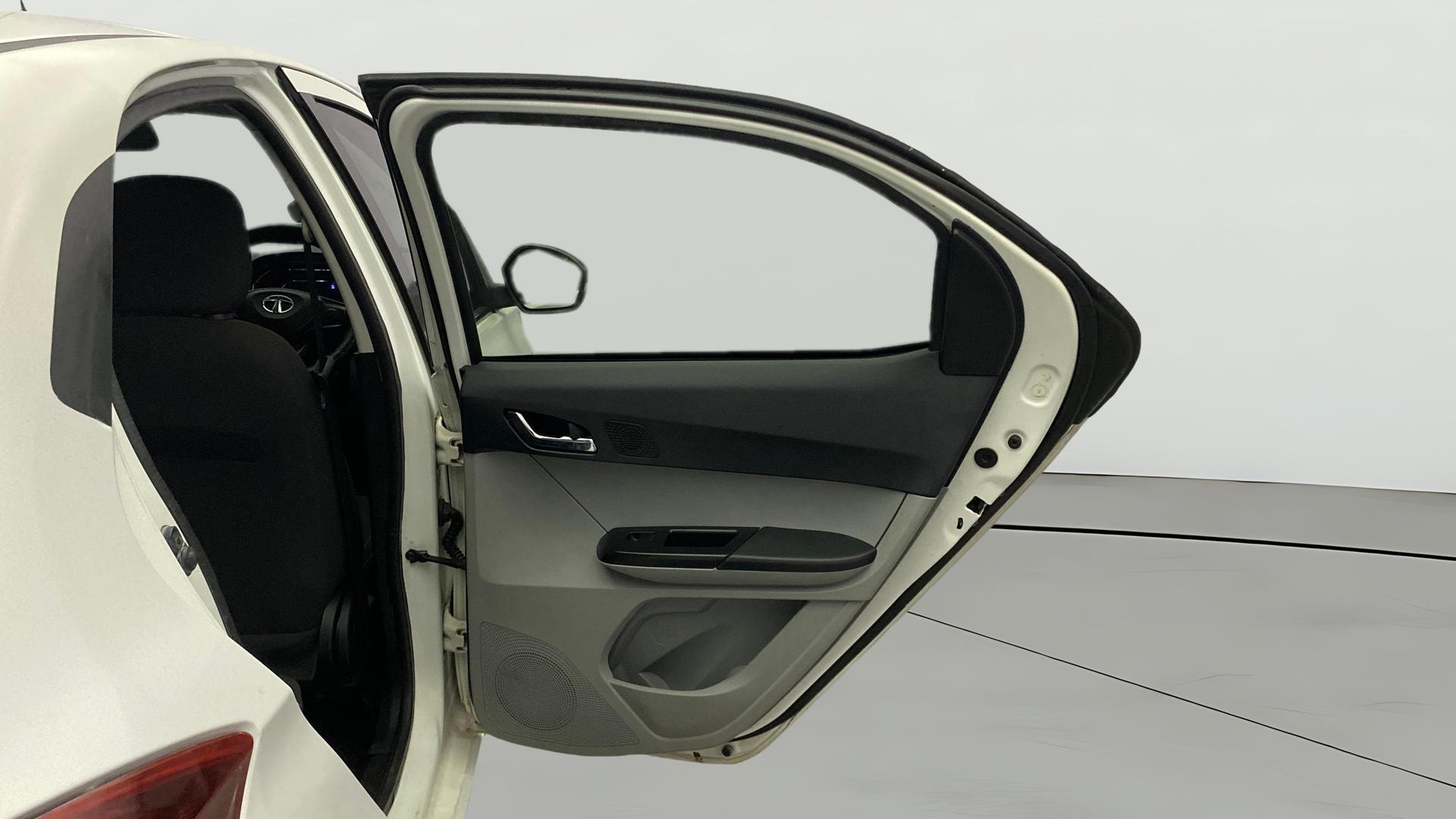 View 2021 Tata Tiago Revotorq XB Image 7 Used 2021 Tata Tiago Revotorq XB Image 7
