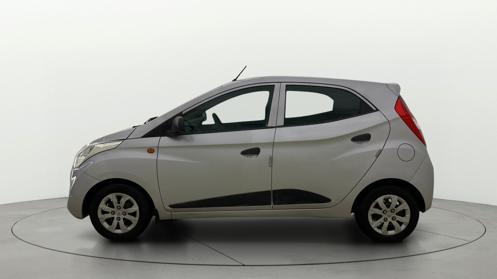 View 2017 Hyundai EON Magna Plus Image 5 Used 2017 Hyundai EON Magna Plus Image 5
